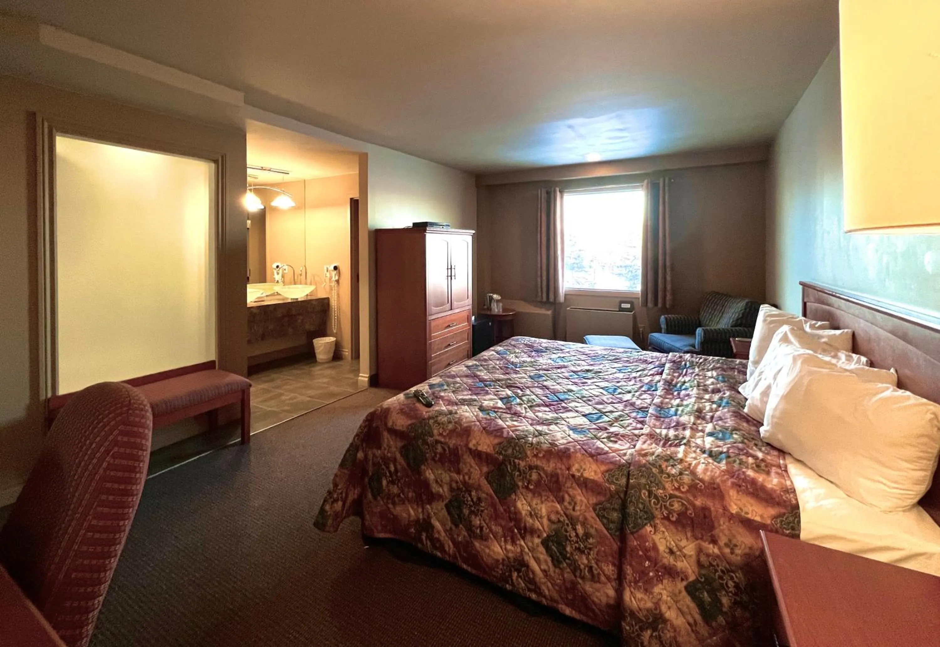 Photo of the whole room, Bed in Hotel L'Express