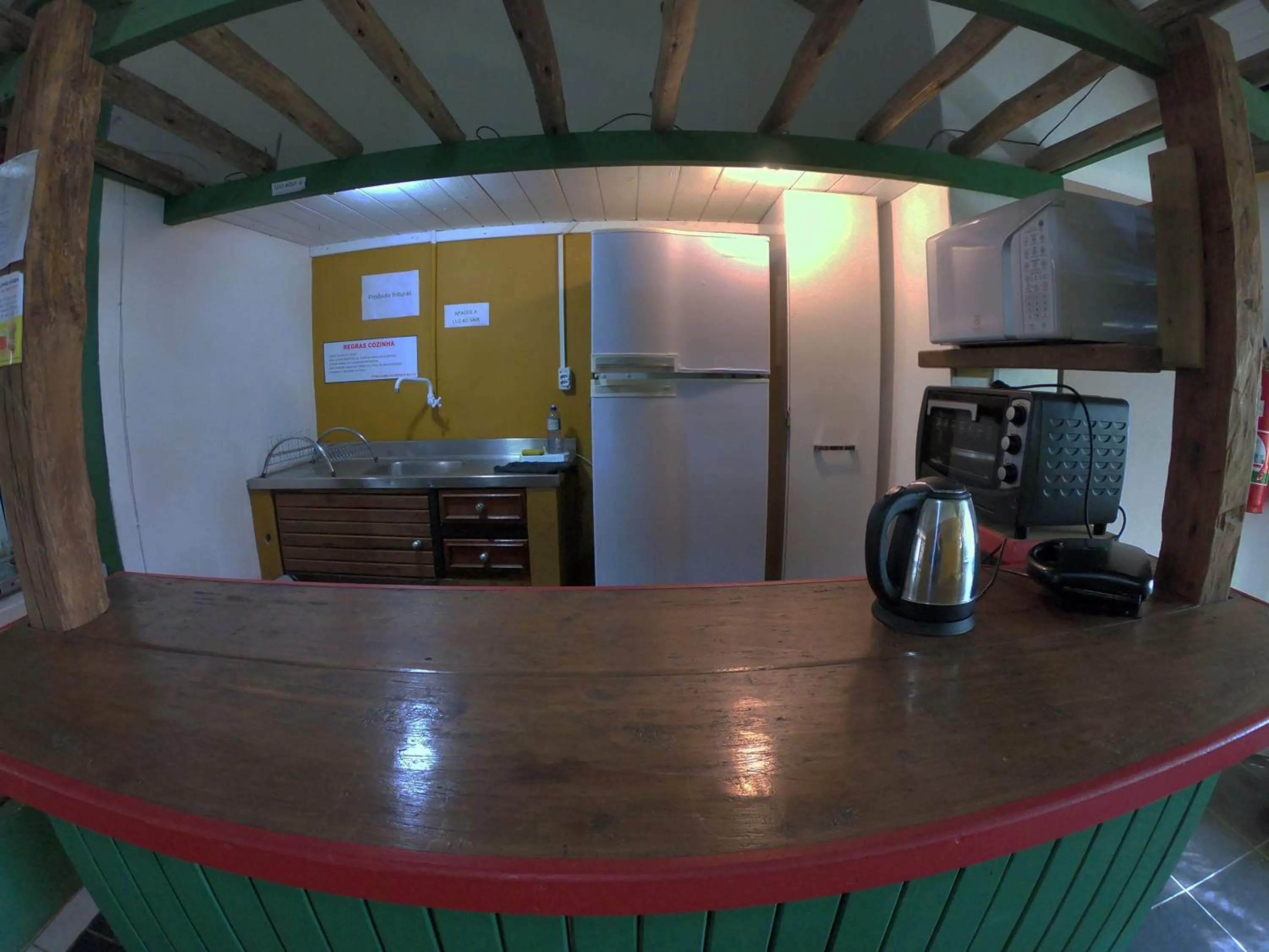 Kitchen or kitchenette in Pousada Canoa Azul na Praia da Ferrugem