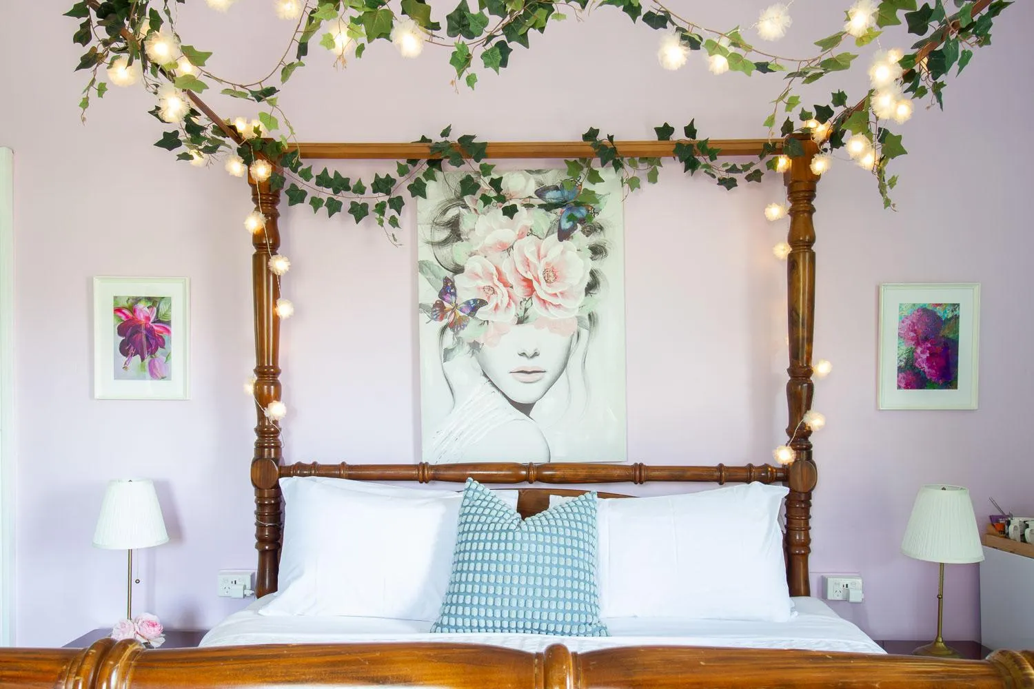 Bed in The Dragonfly Inn