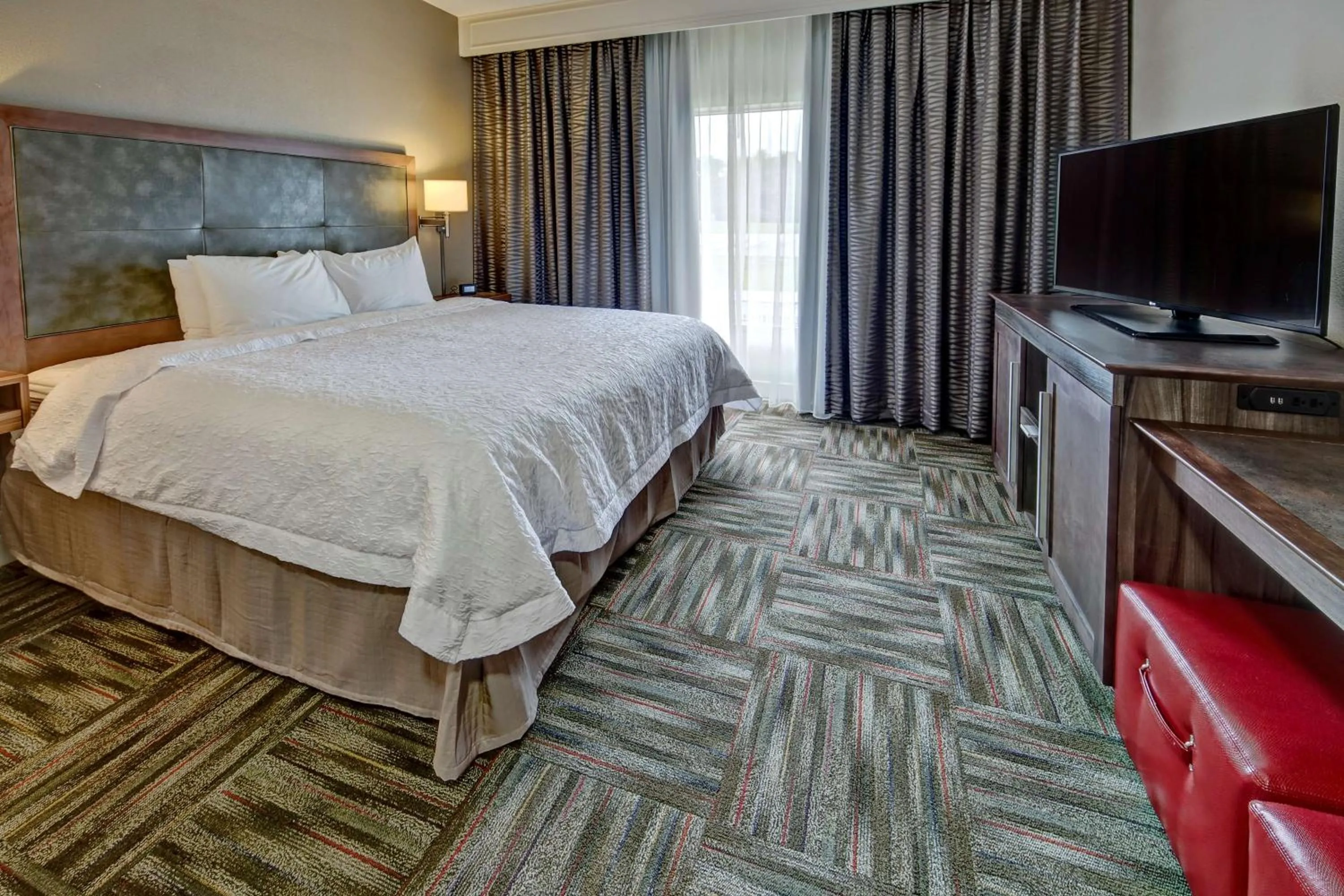 Bed in Hampton Inn Newberry Opera House