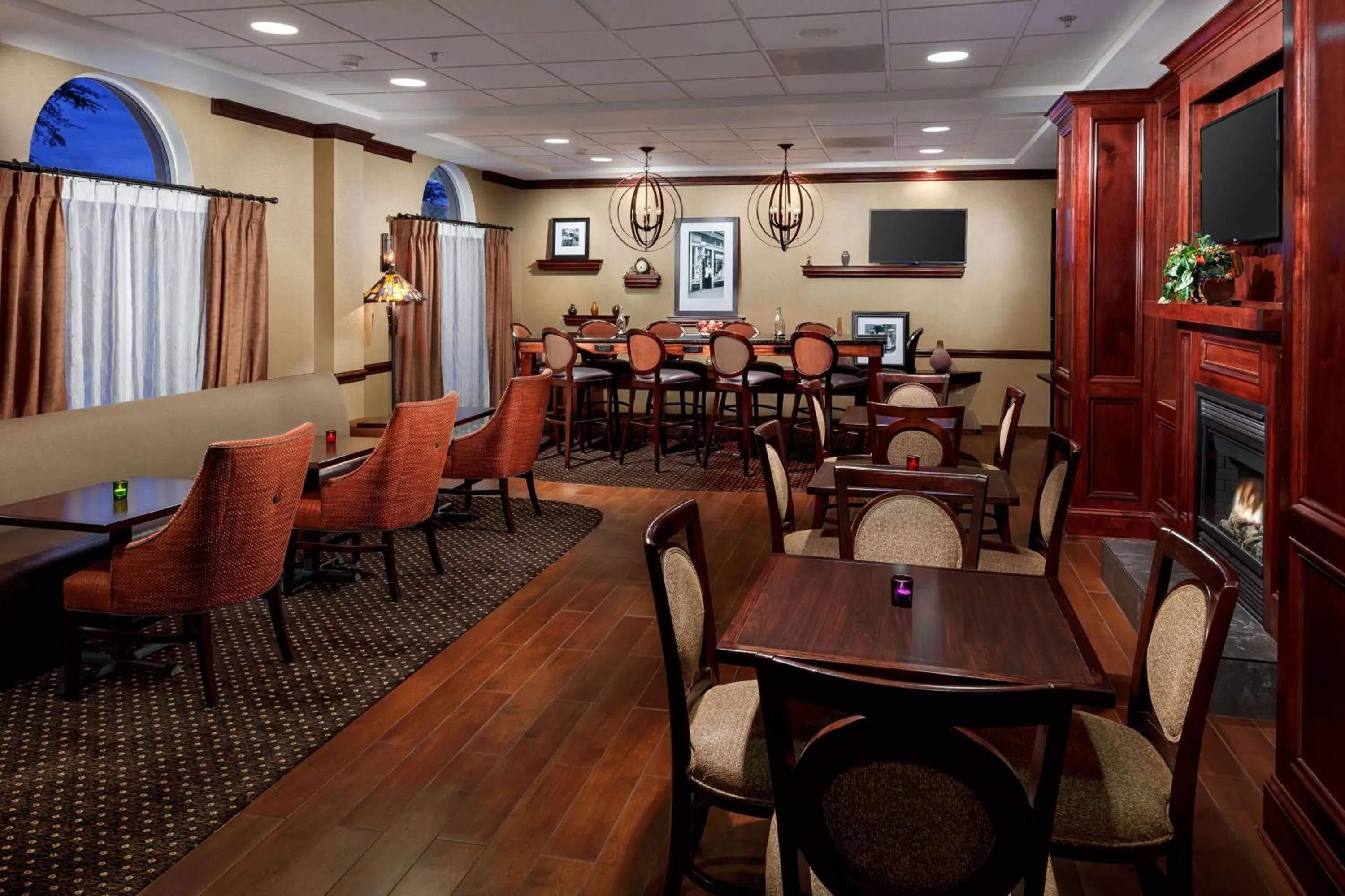 Restaurant/places to eat in Hampton Inn Newberry Opera House