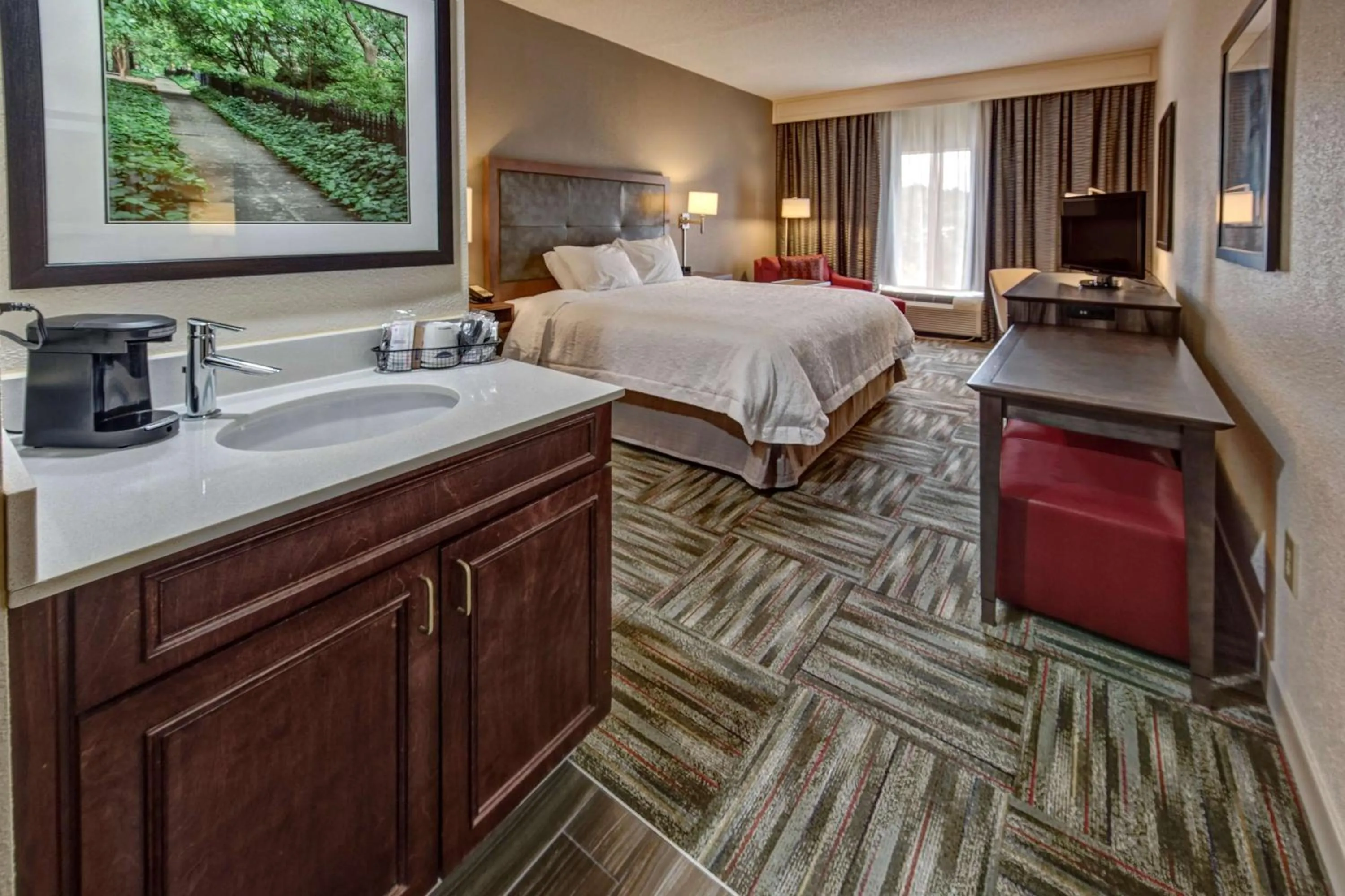 Bed in Hampton Inn Newberry Opera House