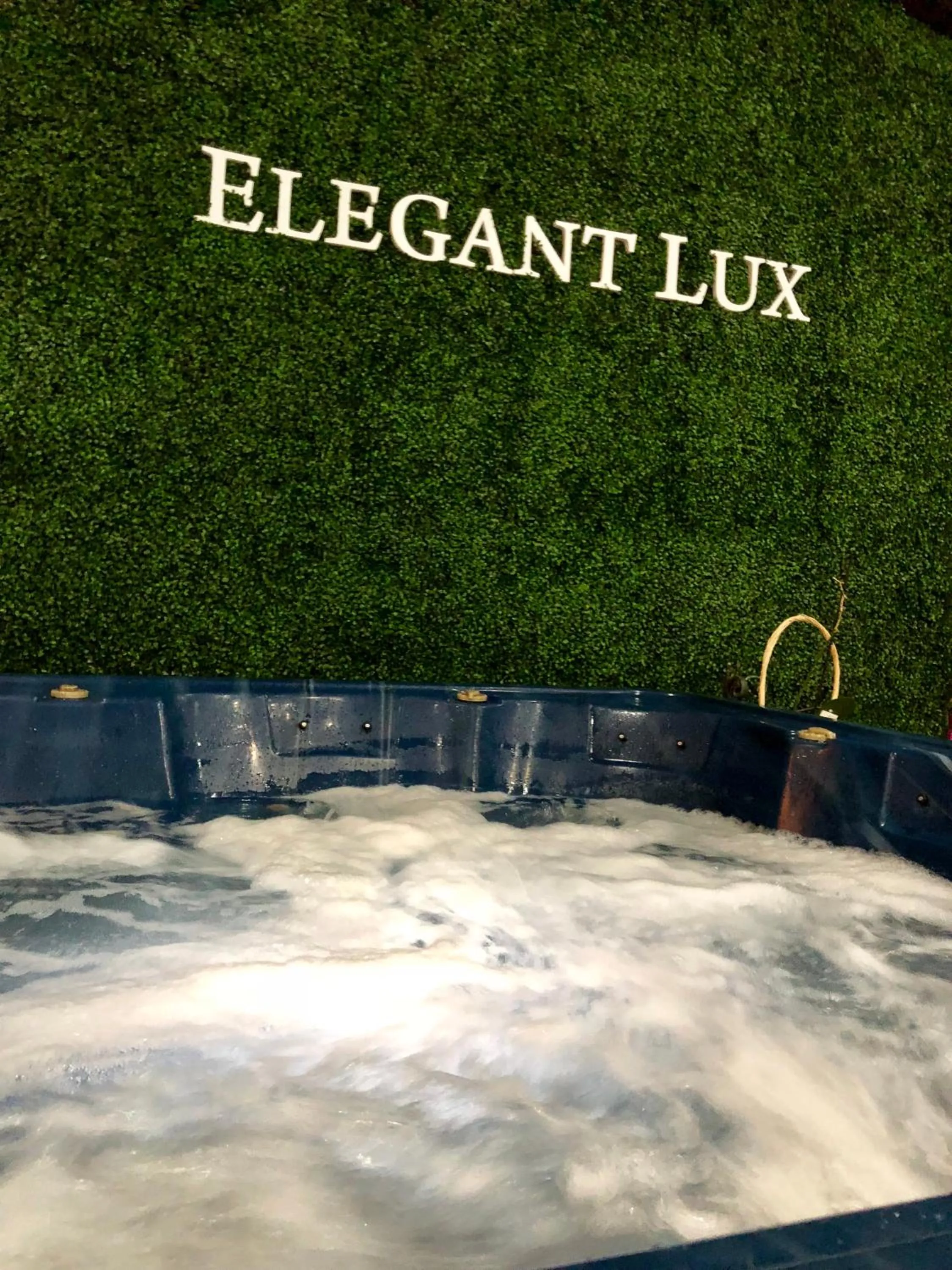 Hot Tub in Elegant Lux Hotel