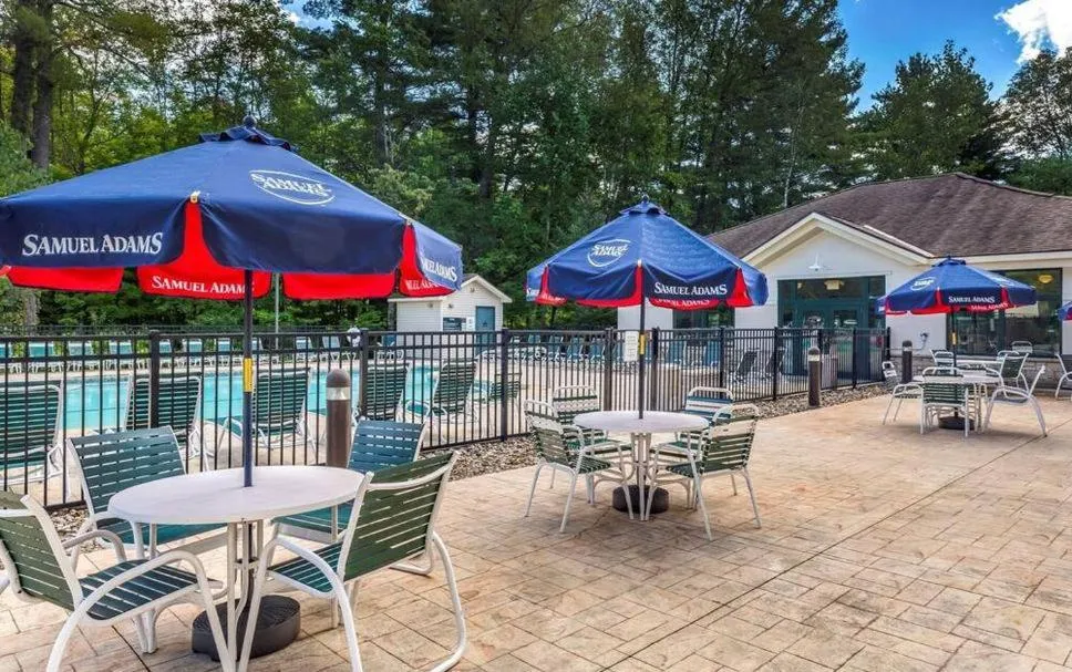 Swimming pool in Comfort Inn & Suites Lake George