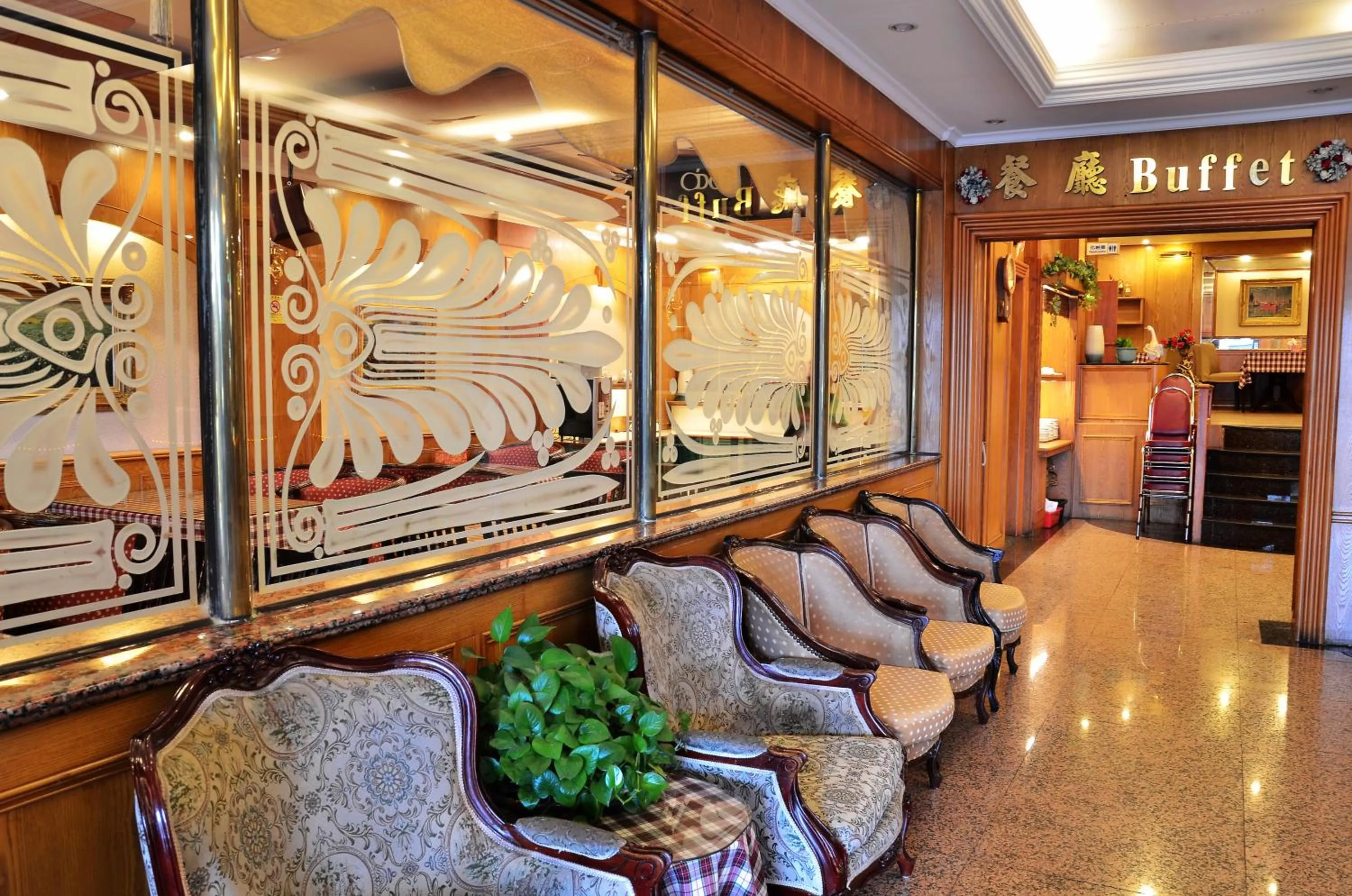 Communal lounge/ TV room in Family Hotel - Linsen