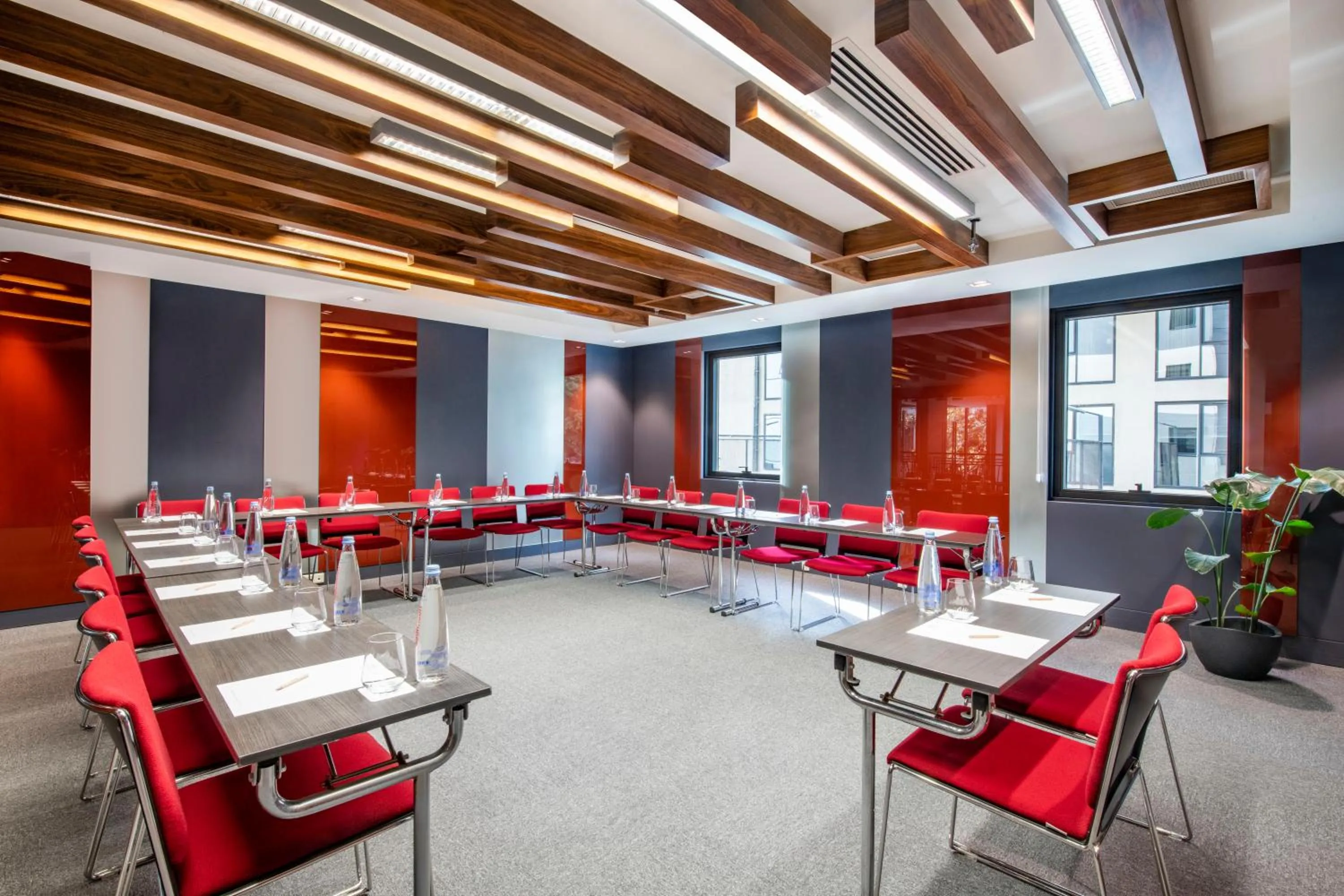 Meeting/conference room in Tbilisi Saburtalo Hotel by Mercure