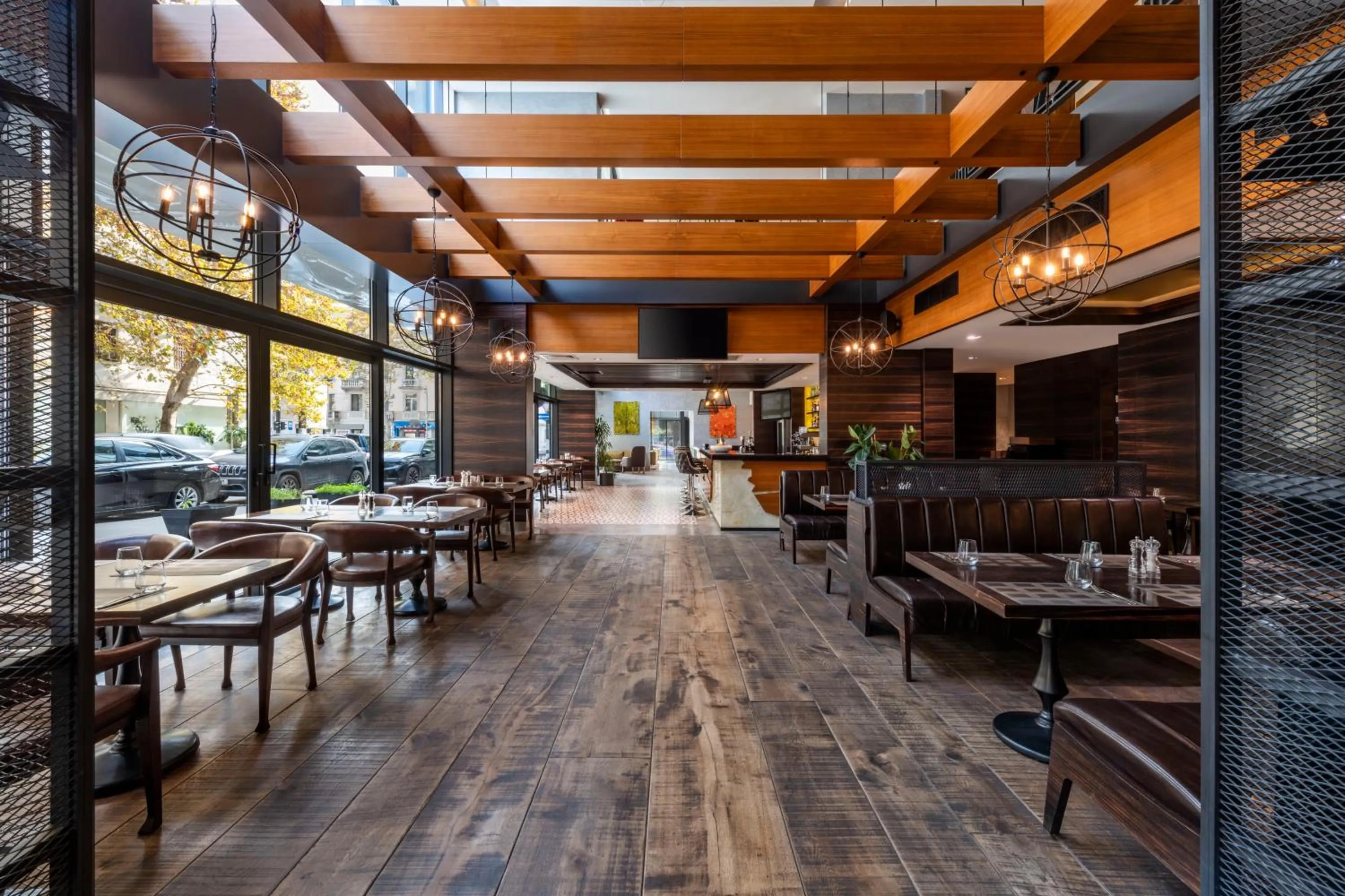 Restaurant/places to eat in Tbilisi Saburtalo Hotel by Mercure