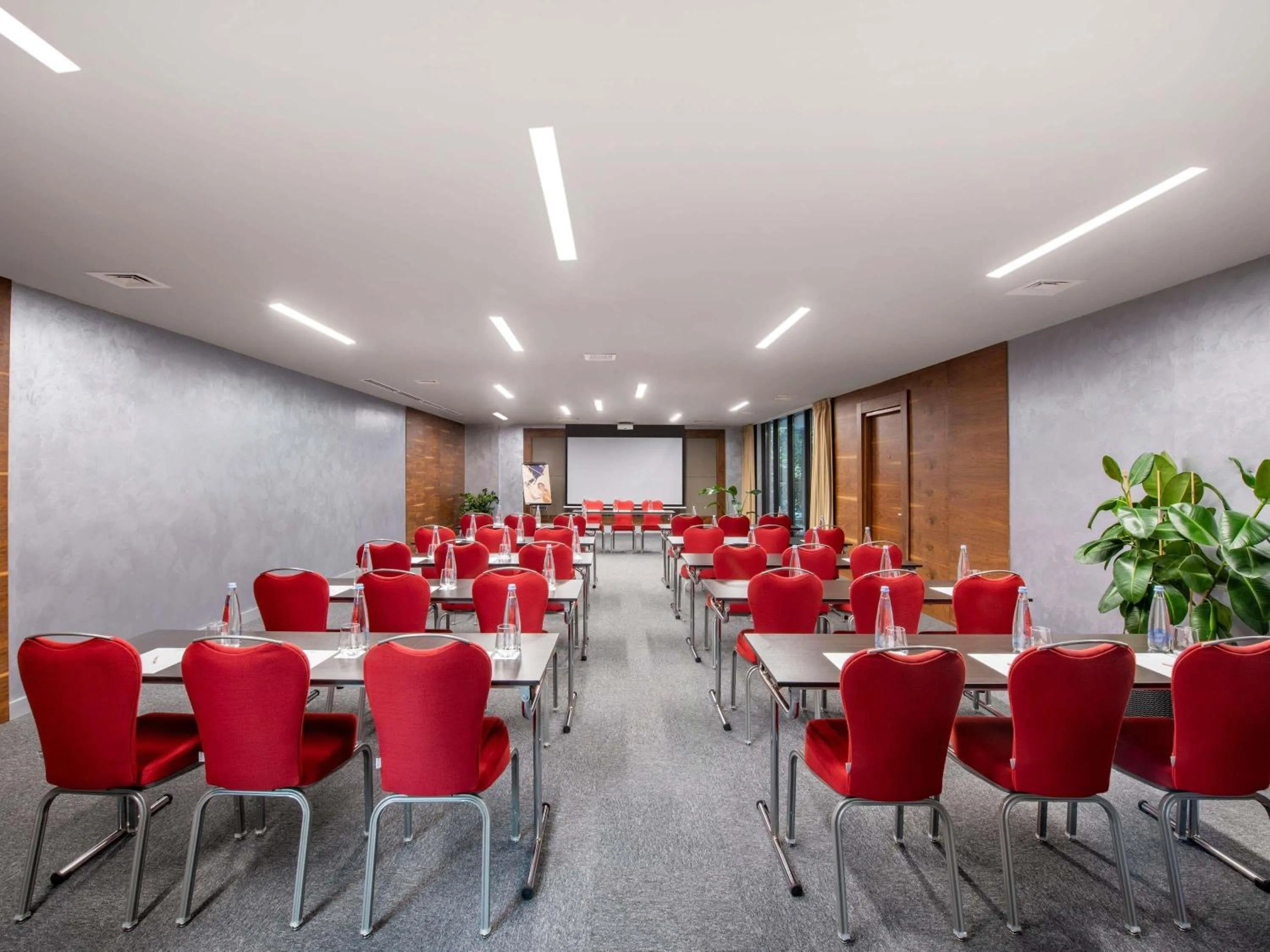 Meeting/conference room in Tbilisi Saburtalo Hotel by Mercure