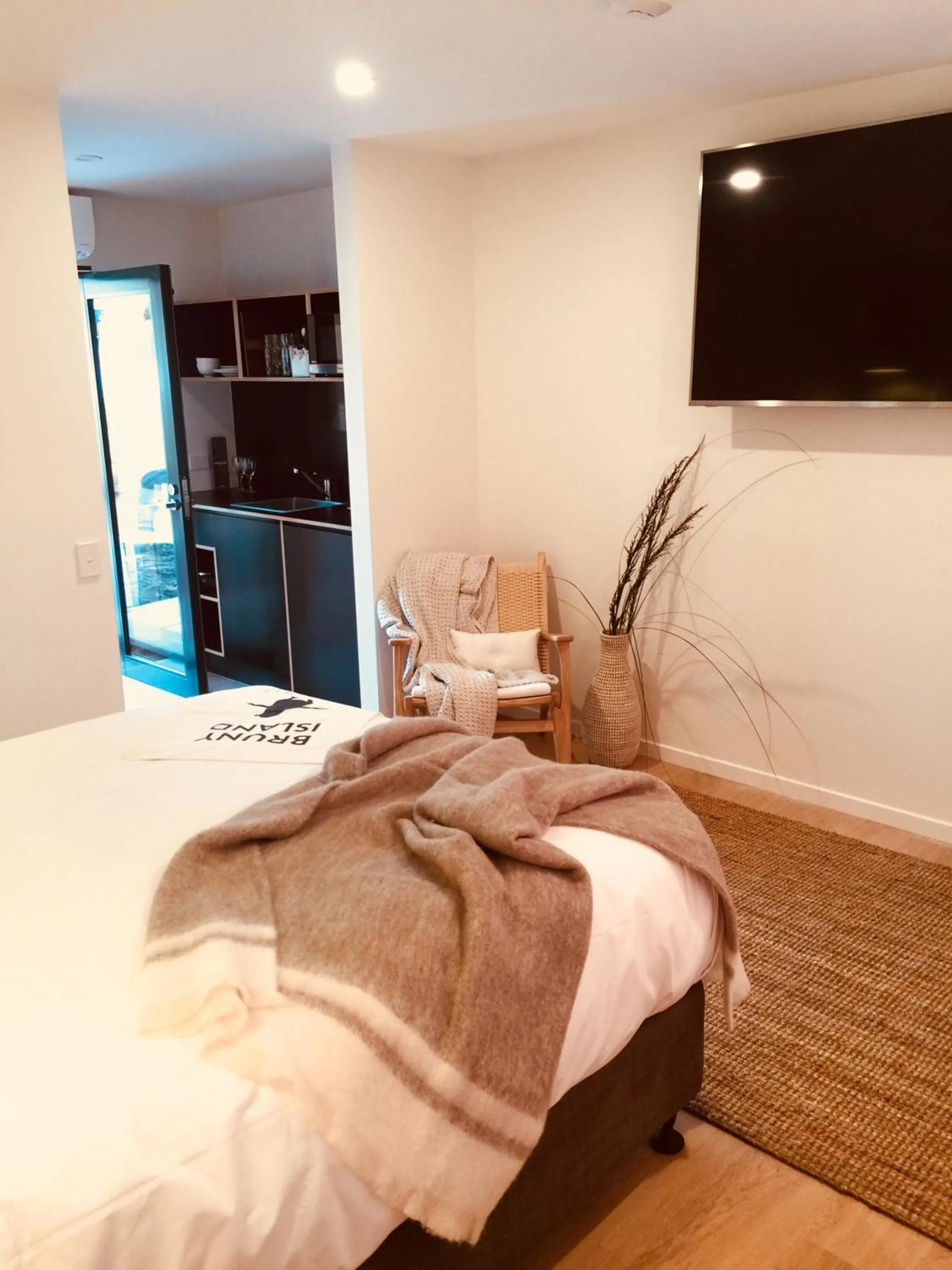 Photo of the whole room, Bed in Bruny Island Escapes and Hotel Bruny