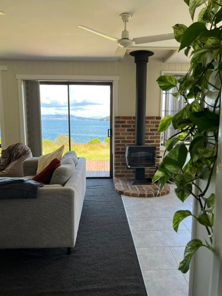 Living room in Bruny Island Escapes and Hotel Bruny