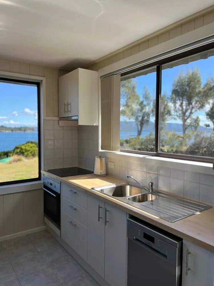 Kitchen or kitchenette in Bruny Island Escapes and Hotel Bruny