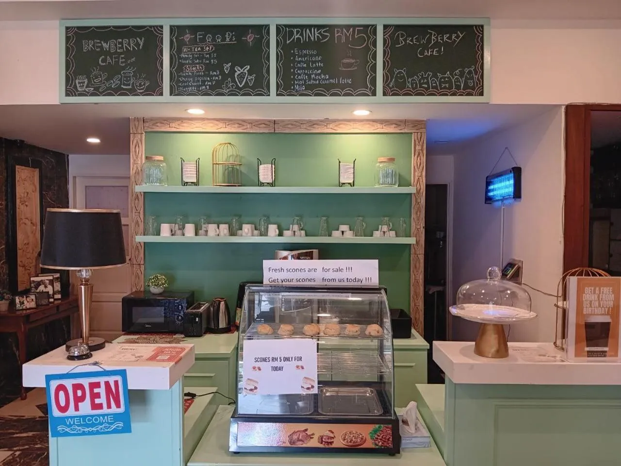 Restaurant/places to eat in Melur Inn