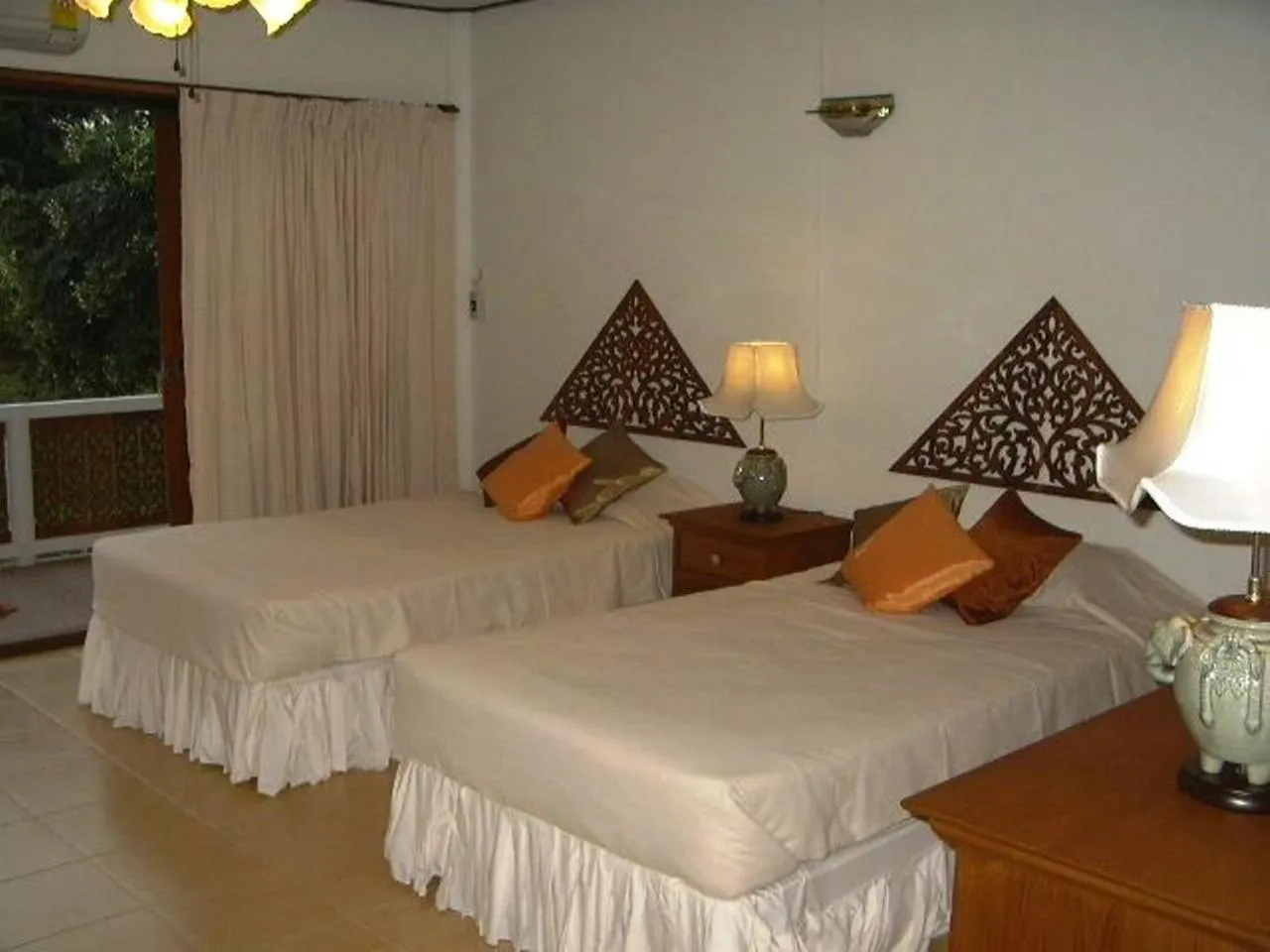 Bedroom, Bed in Ruen Thai Rim Haad