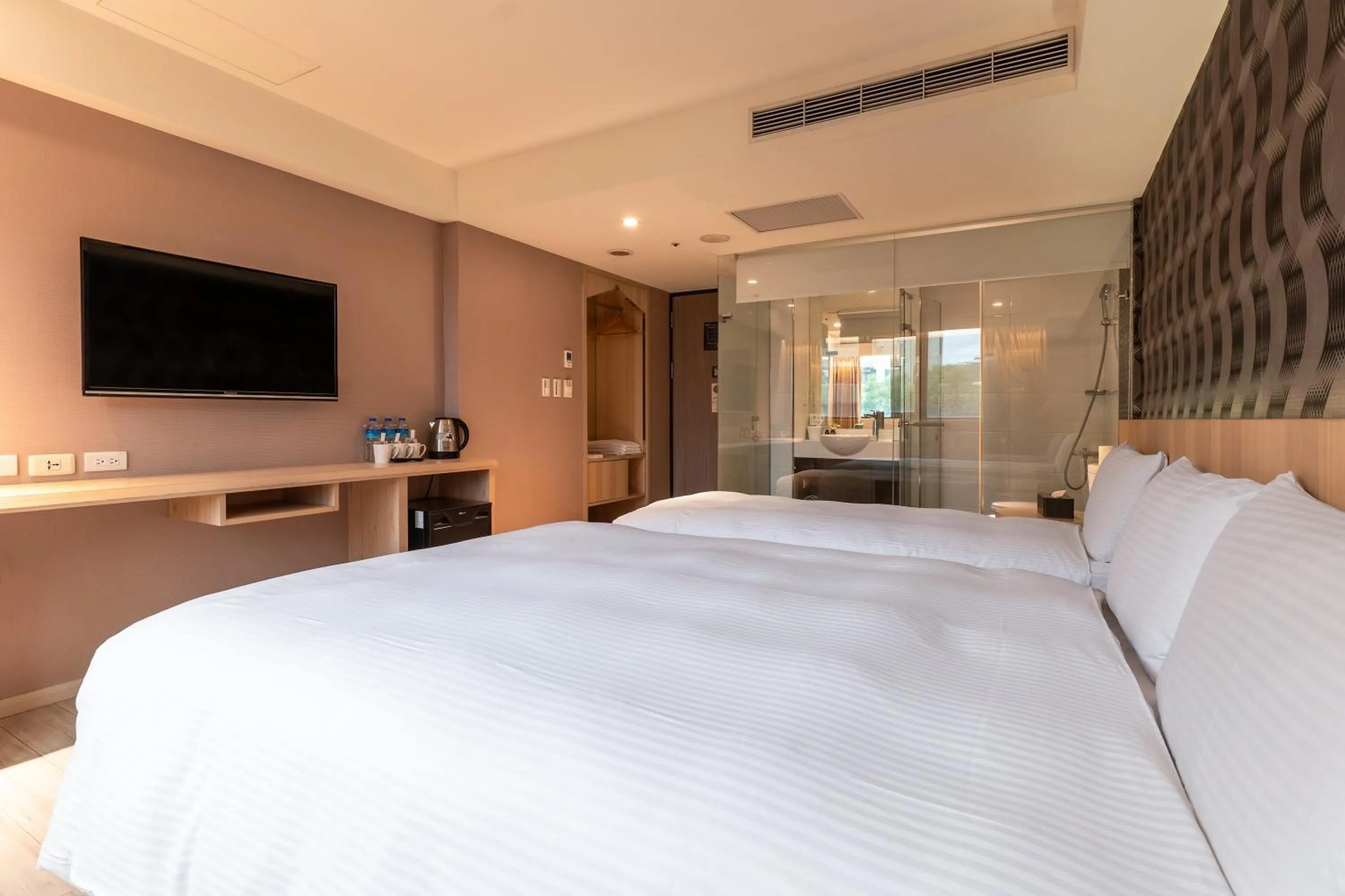 Photo of the whole room, Bed in Guide Hotel Taipei Fuxing North