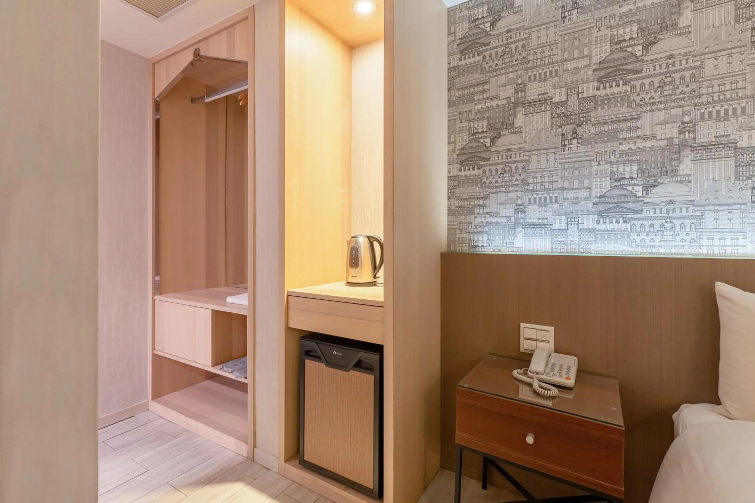 wardrobe, Bed in Guide Hotel Taipei Fuxing North