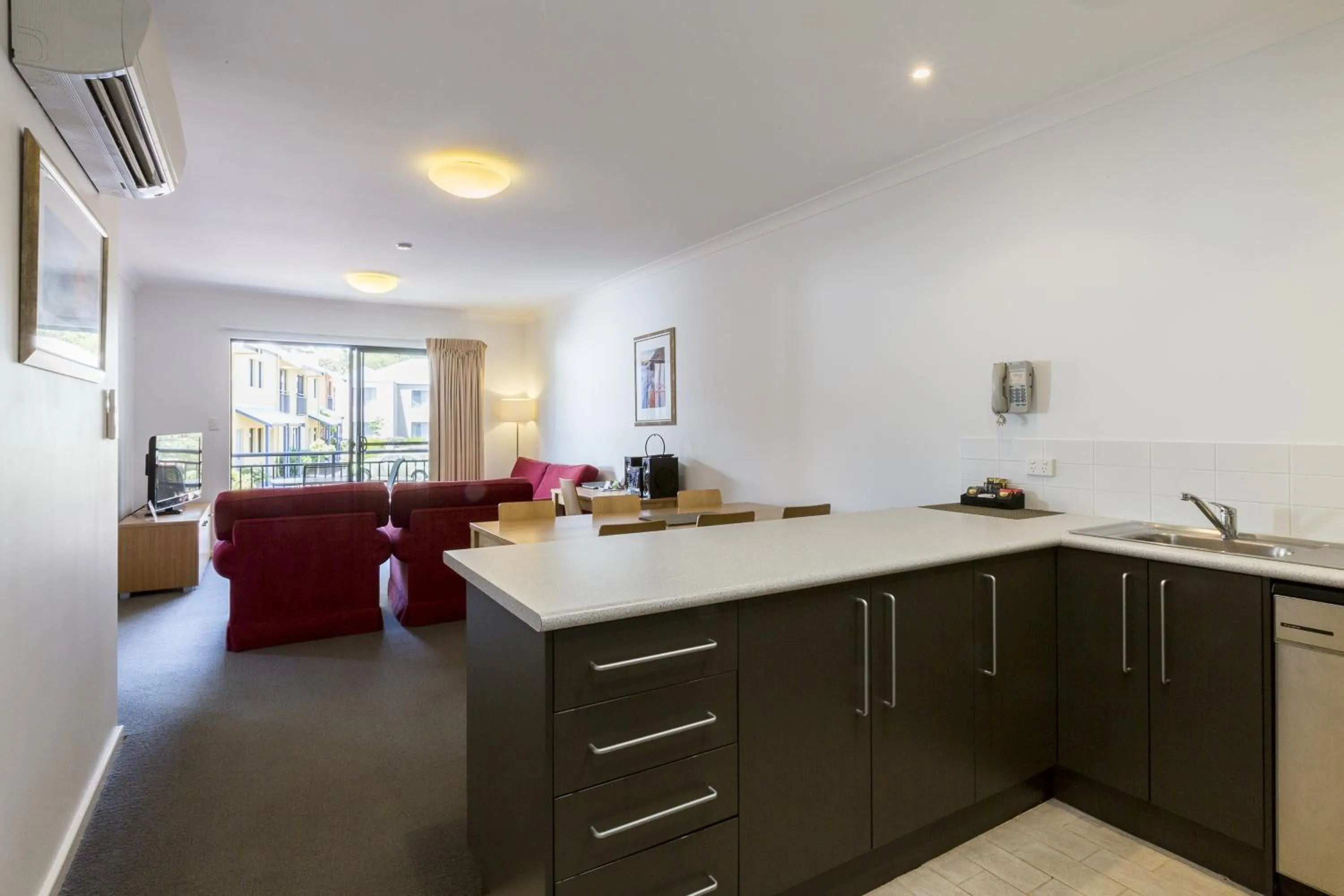 Kitchen or kitchenette in Leeuwin Apartments