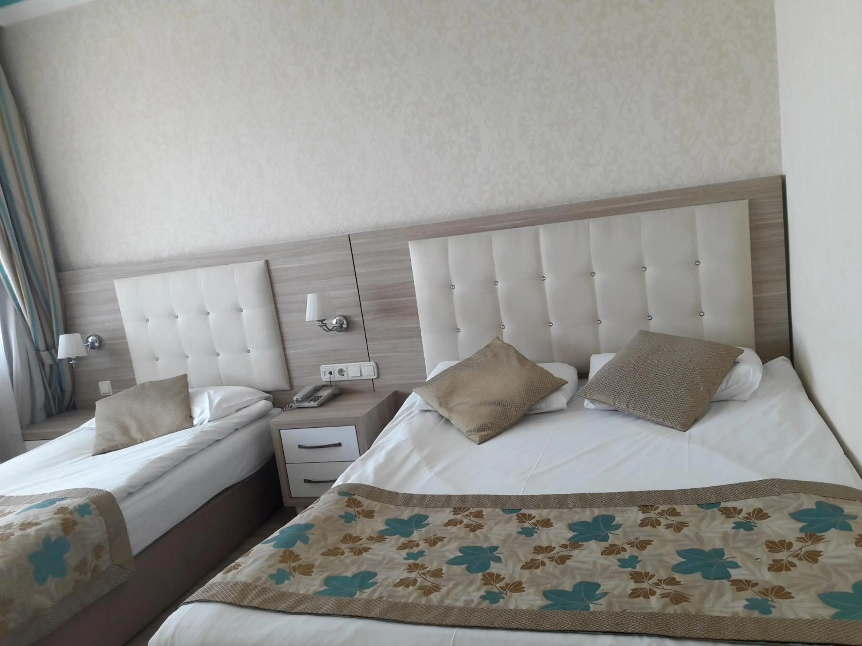 Bedroom, Bed in Cender Hotel