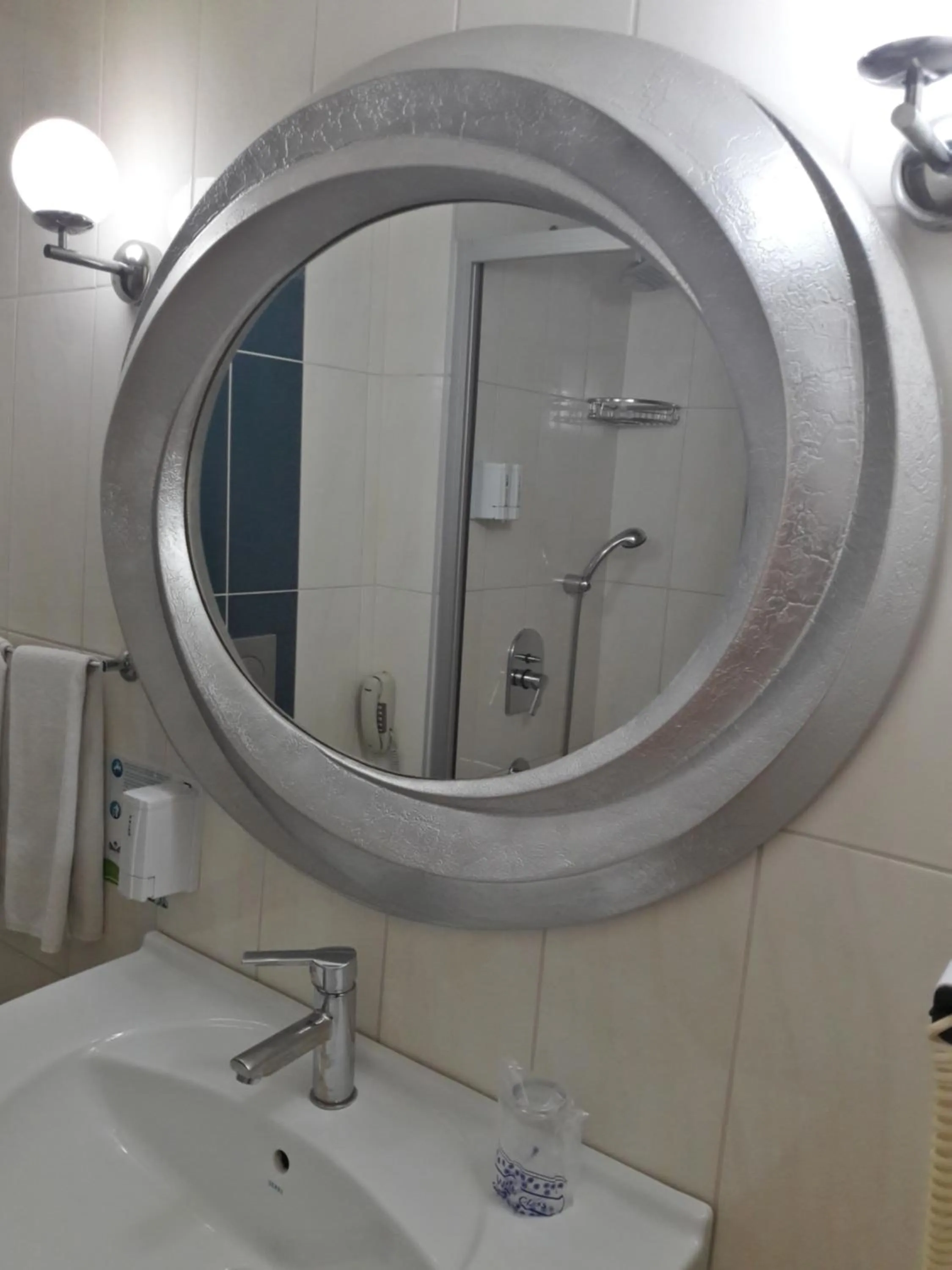 Bathroom in Cender Hotel