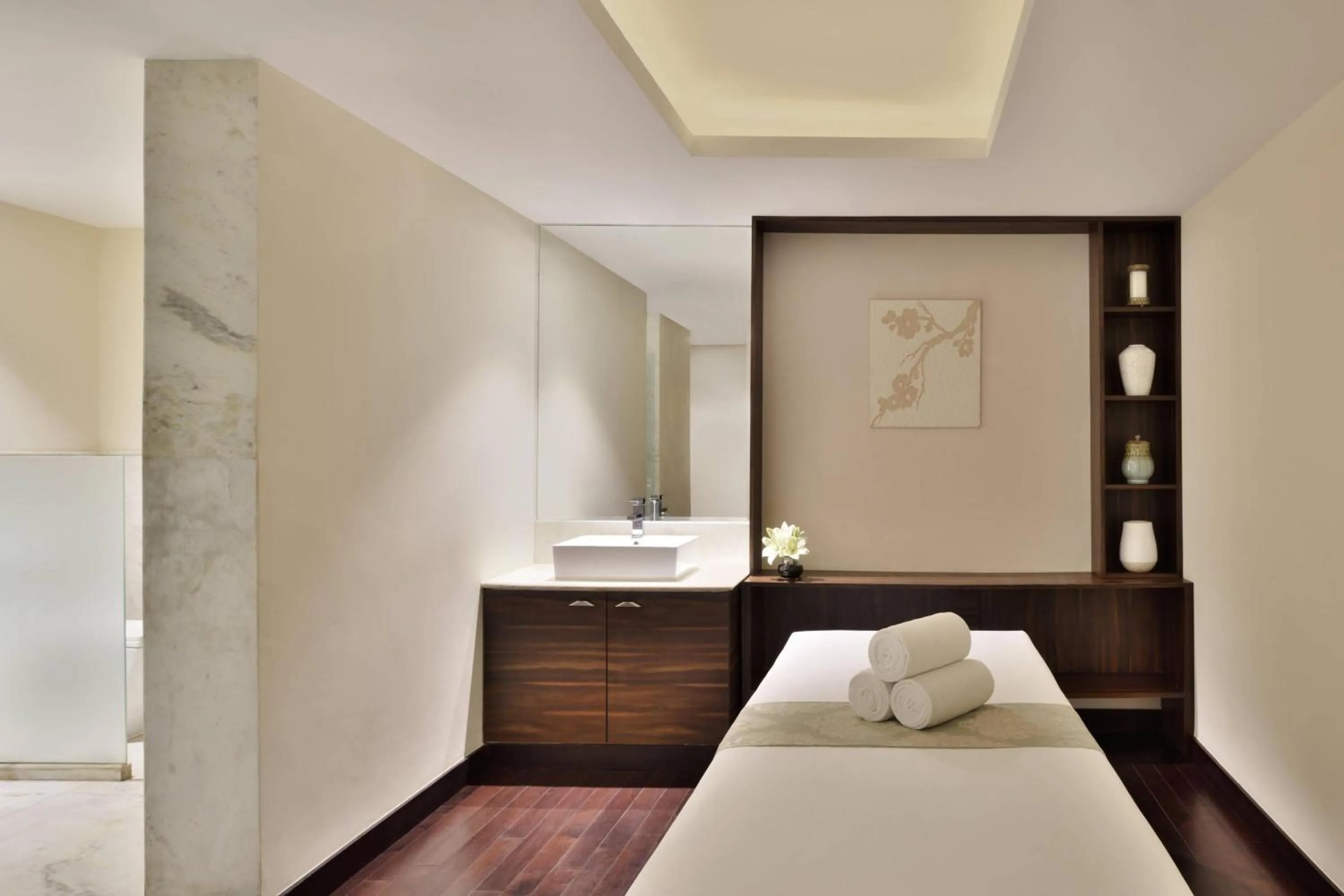 Spa and wellness centre/facilities, Bed in Jaipur Marriott Hotel
