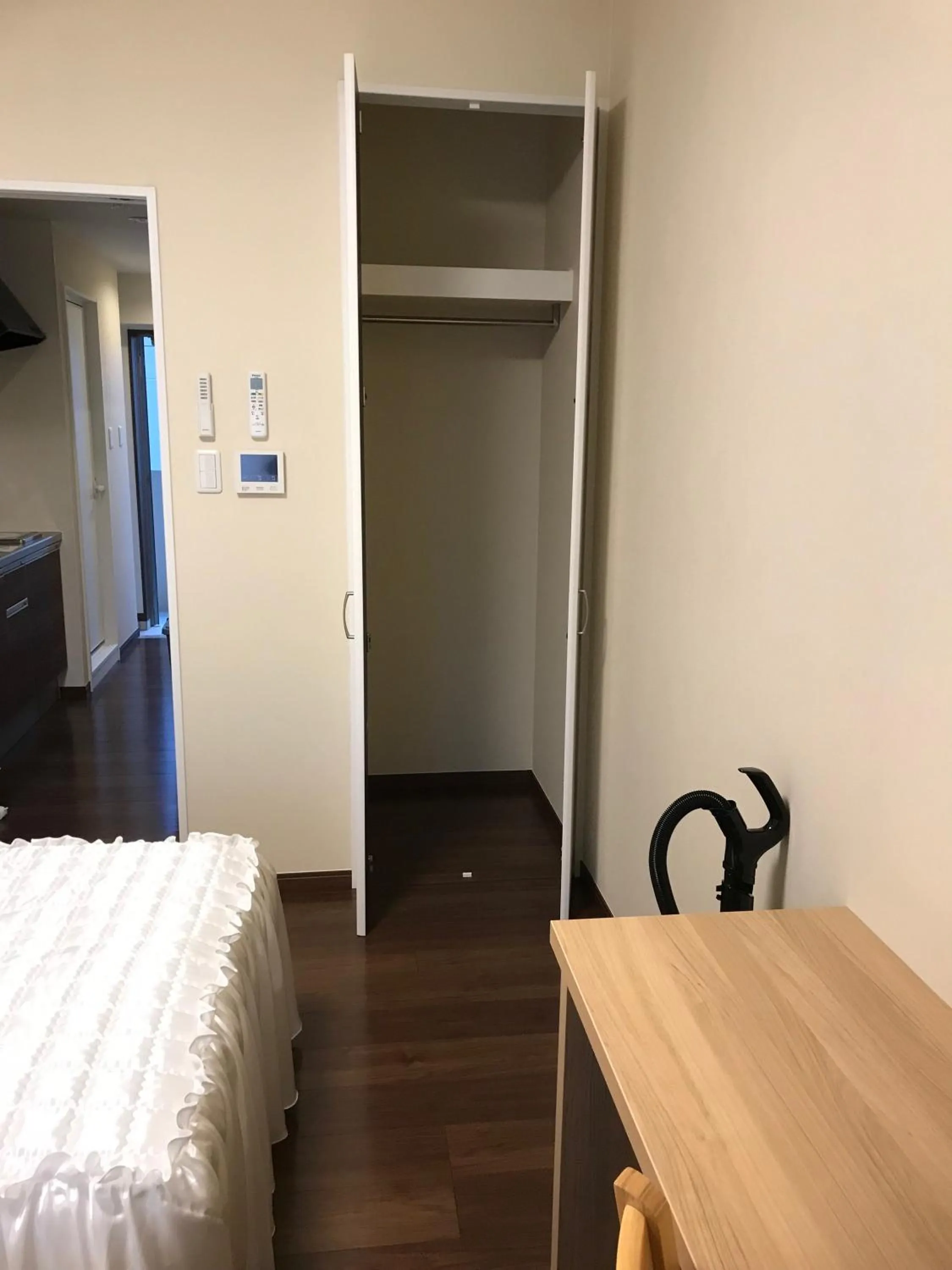 Living room, Bed in Weekly Harbourview Mansion Ginowan