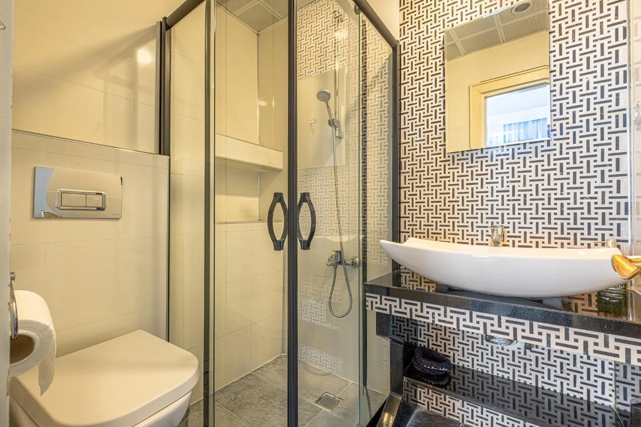 Shower in Villa Tulipan