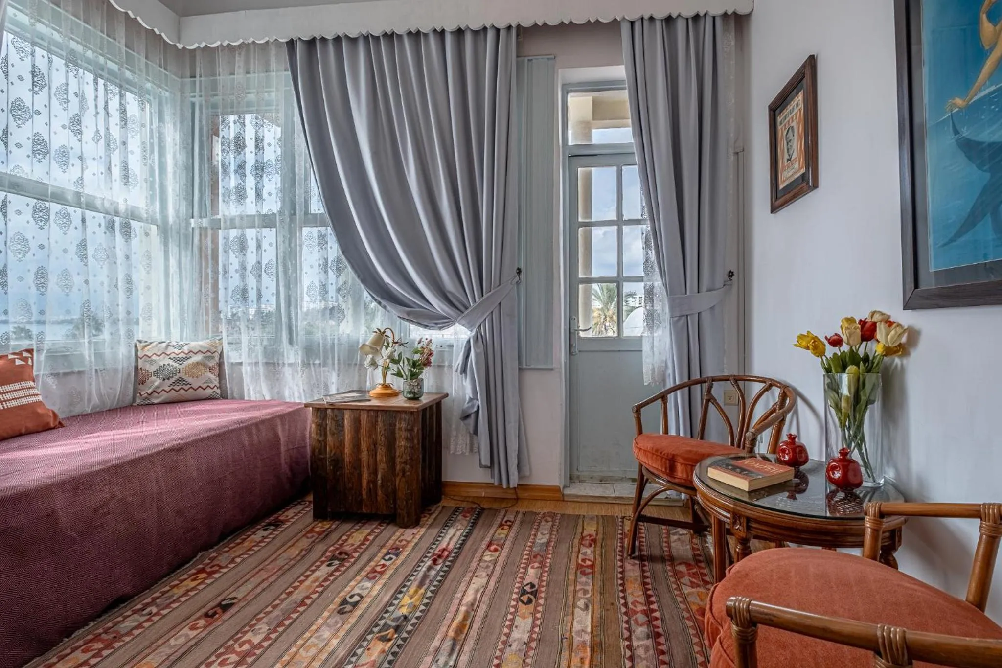 Seating area, Bed in Villa Tulipan