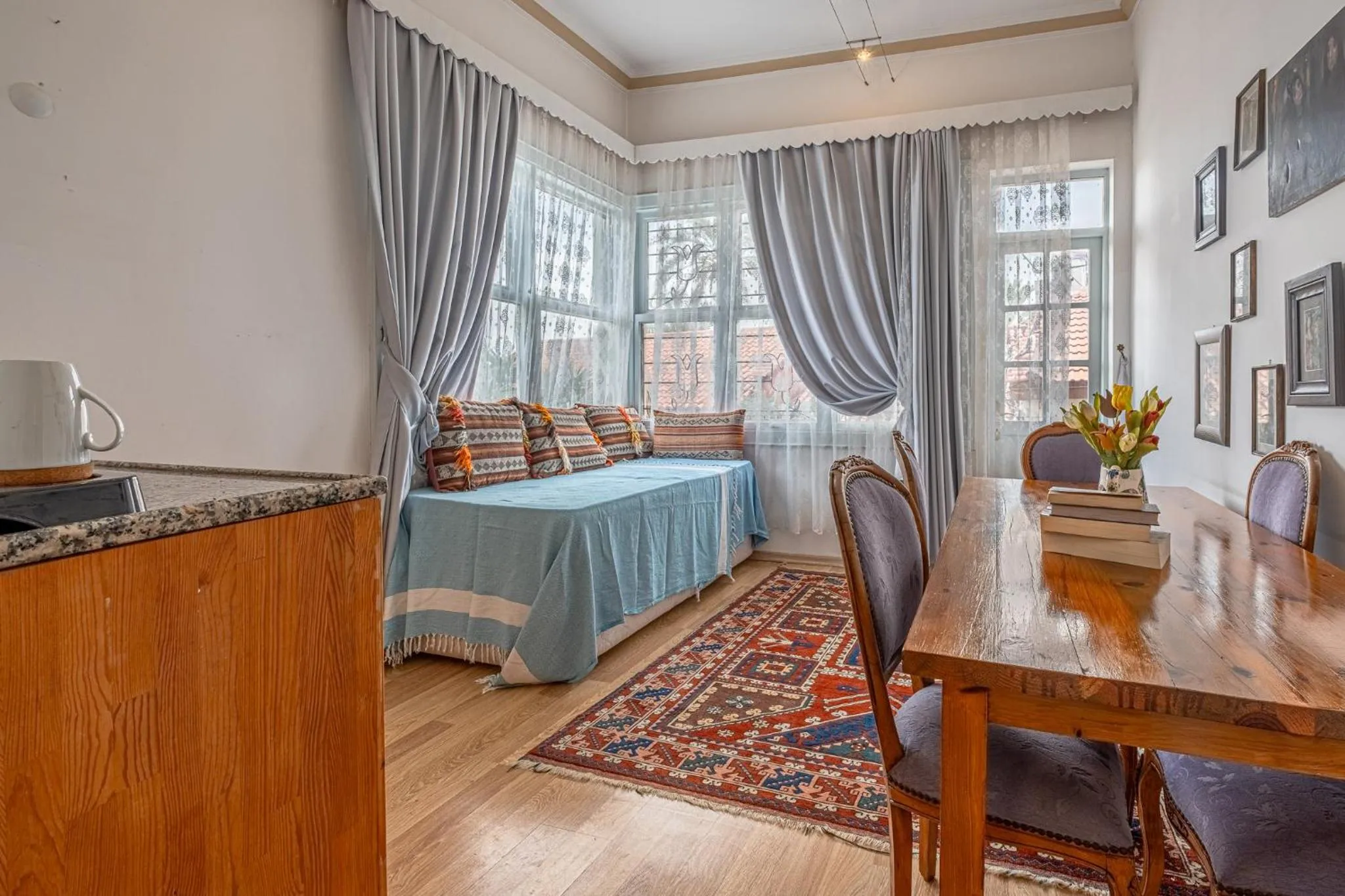 Photo of the whole room, Bed in Villa Tulipan