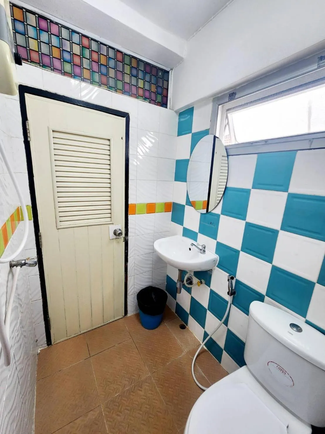 Shower in Khaosan Art Hotel