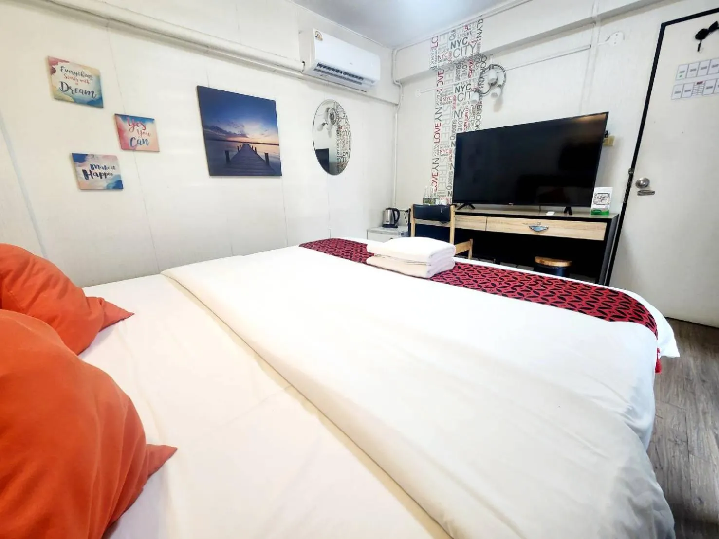 Bedroom, Bed in Khaosan Art Hotel