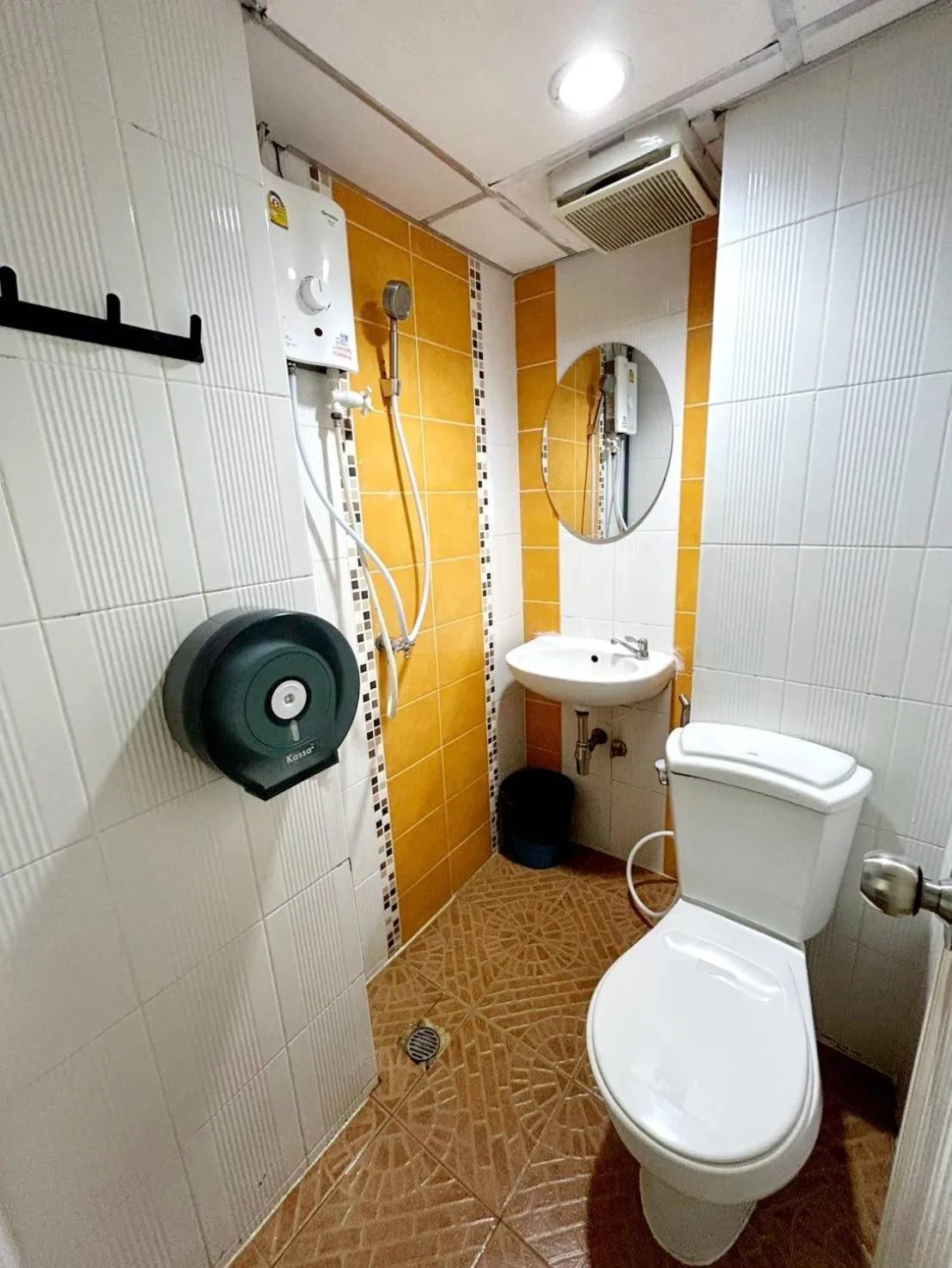 Bathroom in Khaosan Art Hotel