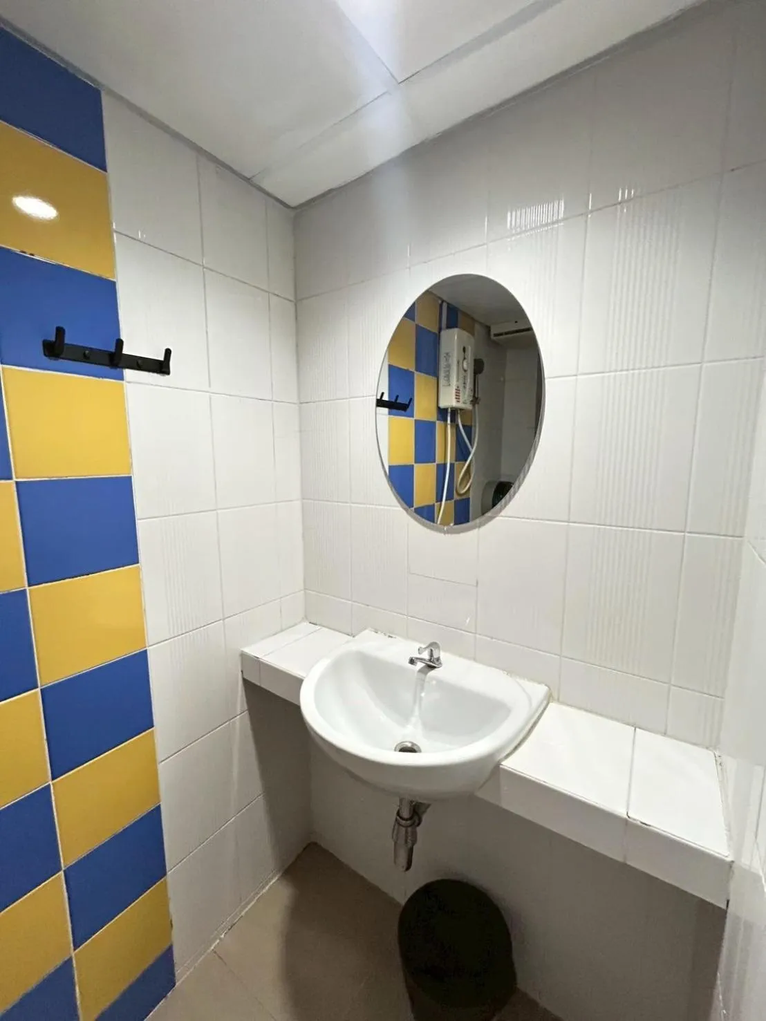 Toilet in Khaosan Art Hotel