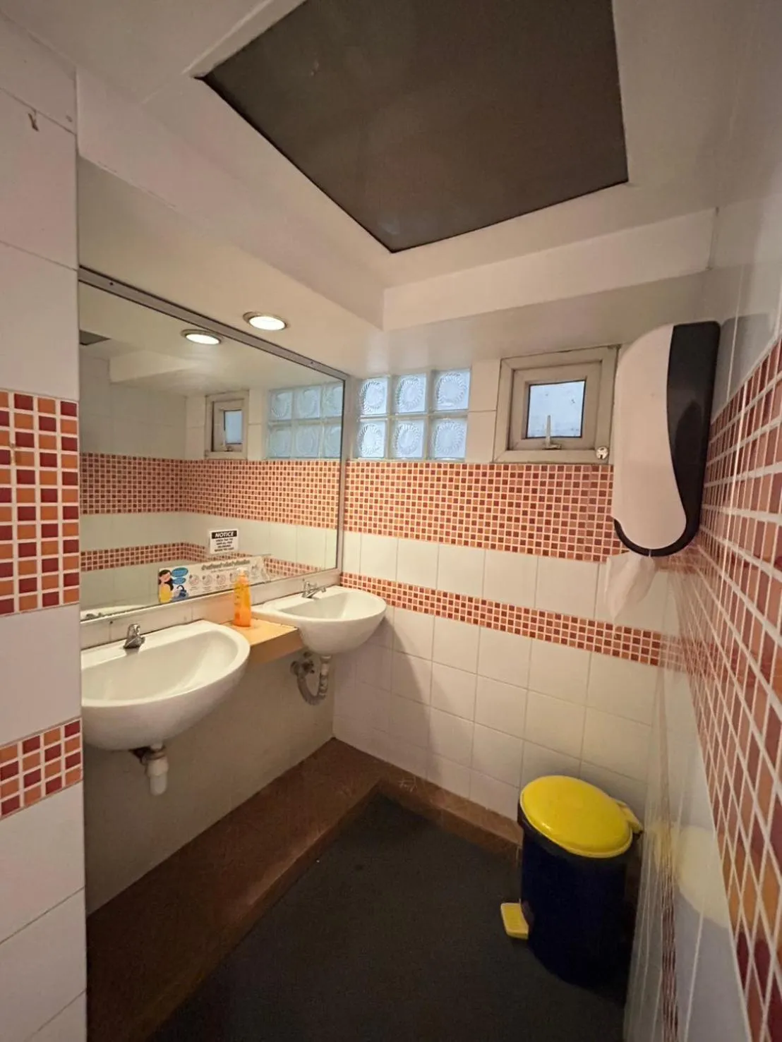 Bathroom in Khaosan Art Hotel