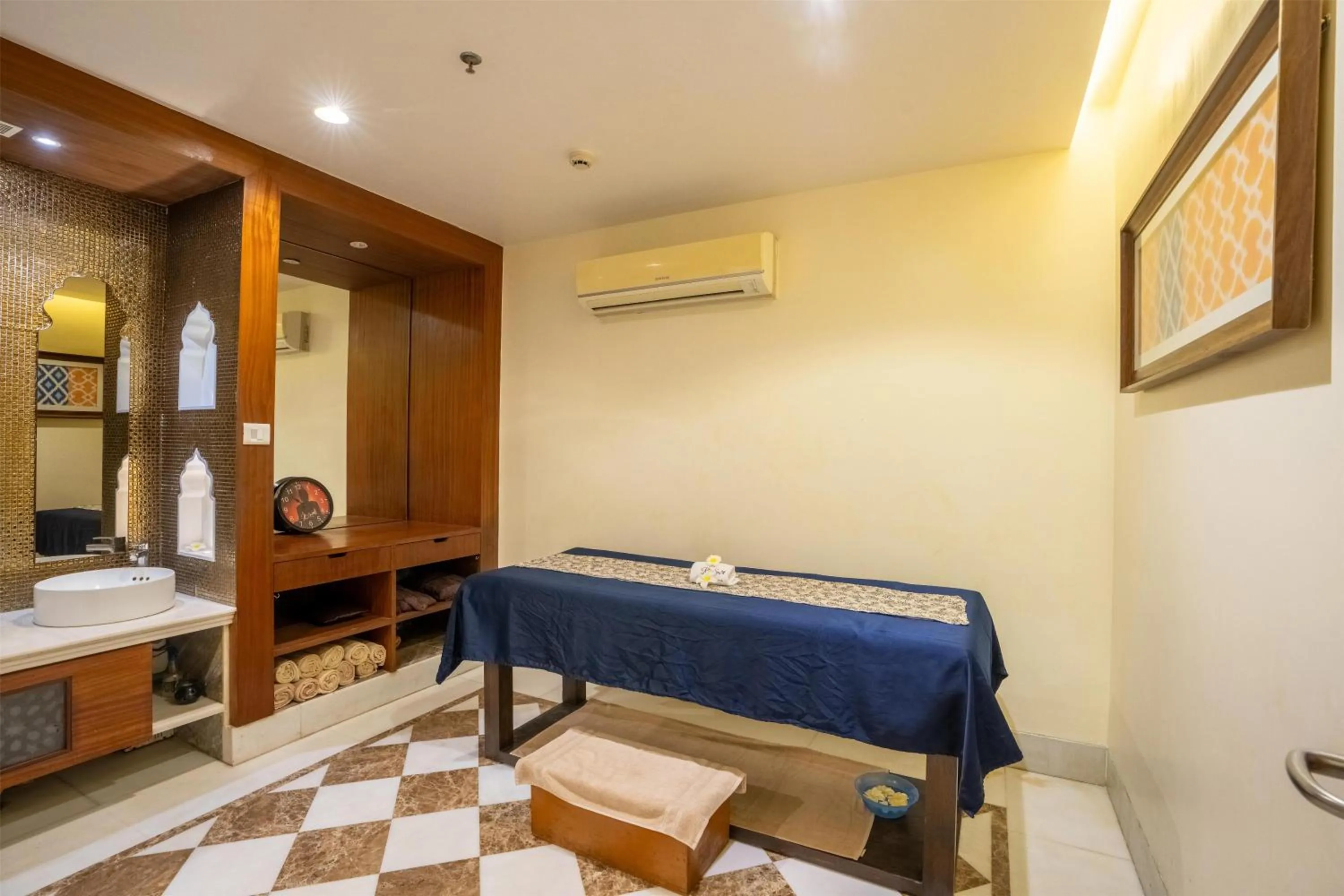 Spa and wellness centre/facilities, Bed in Radisson Jodhpur