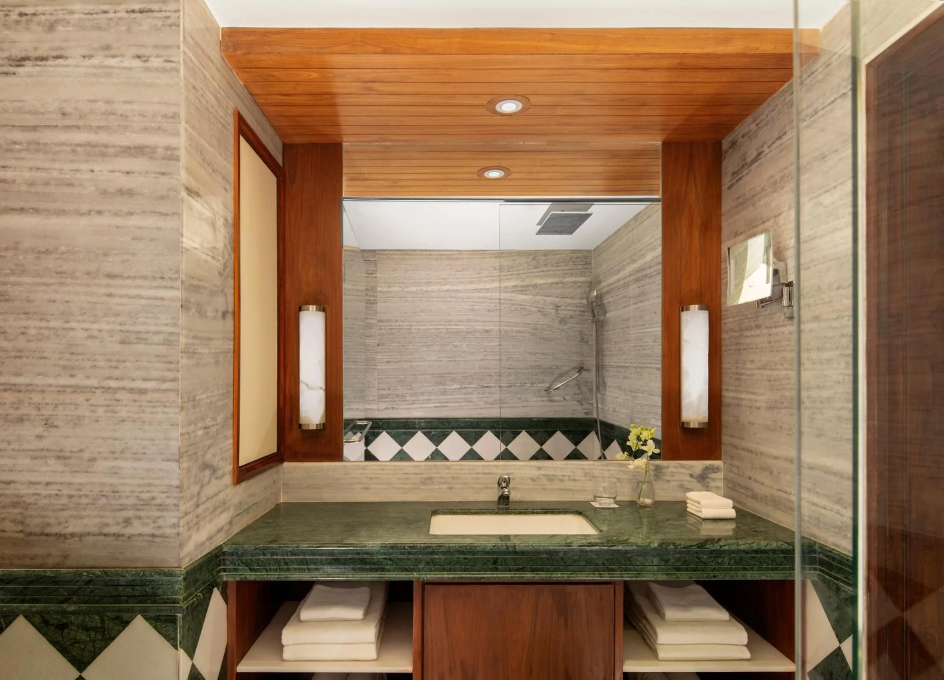 Toilet in Radisson Jodhpur