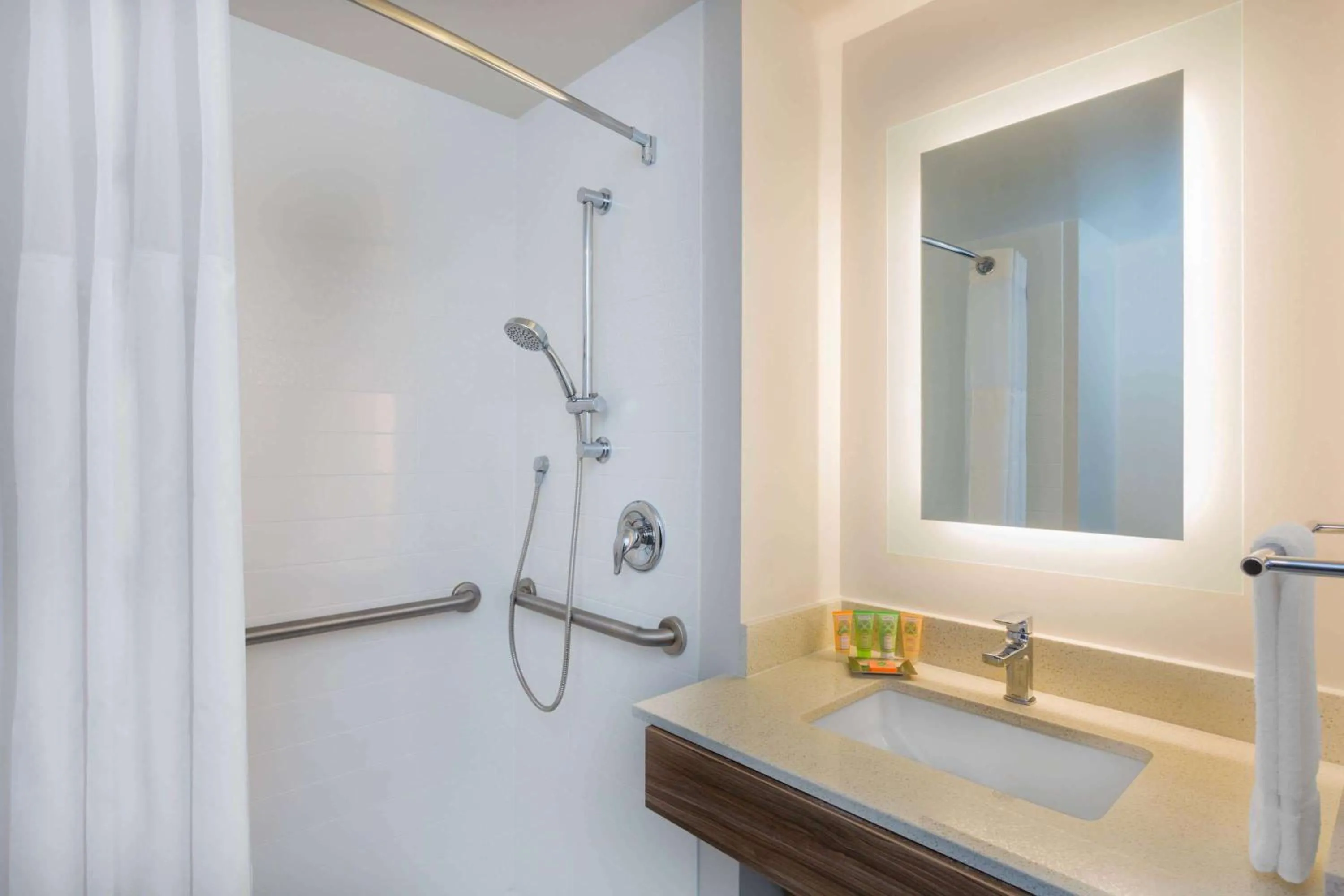 Shower in Wyndham Garden Ft Lauderdale Airport & Cruise Port