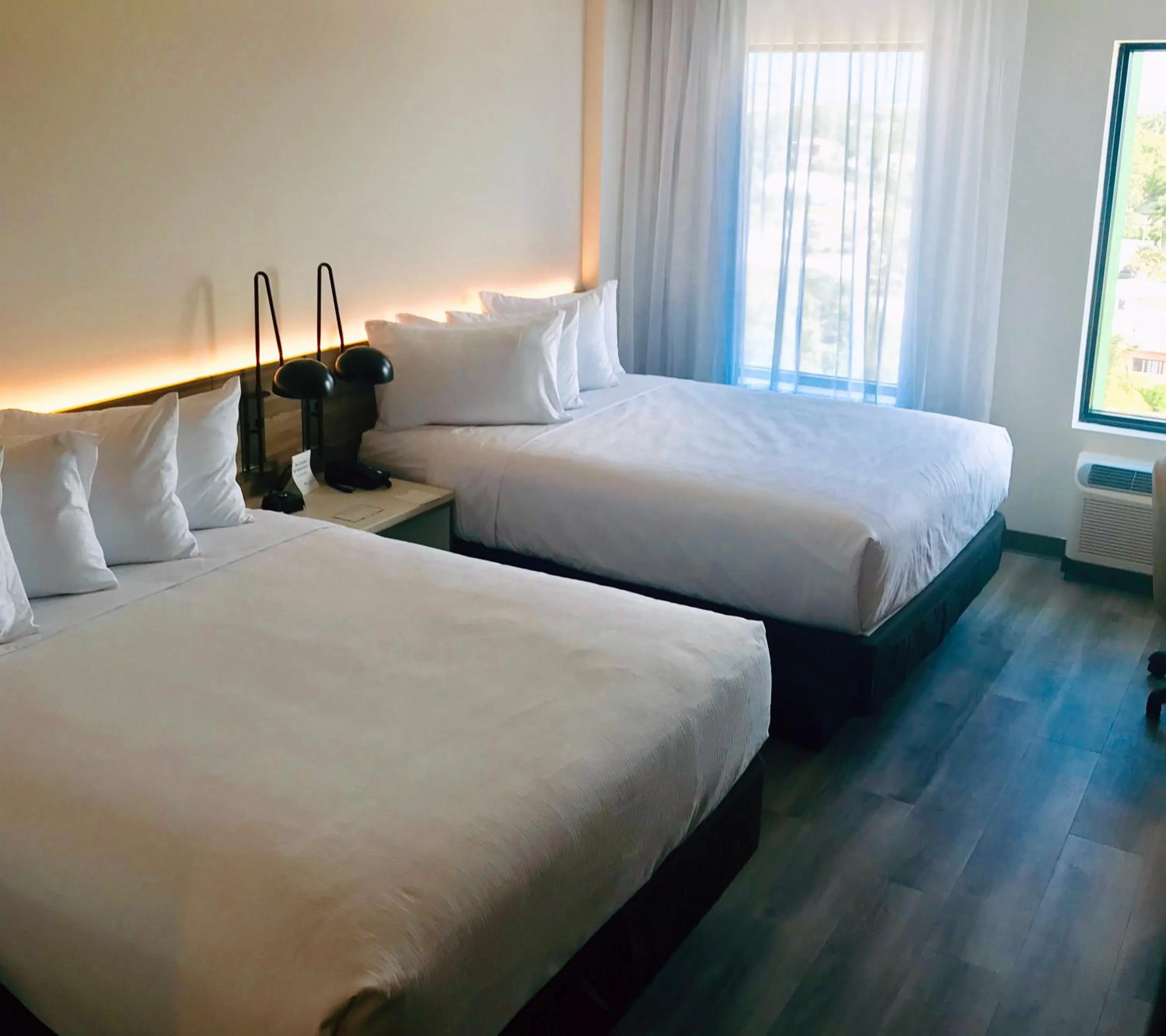 Bed in Wyndham Garden Ft Lauderdale Airport & Cruise Port