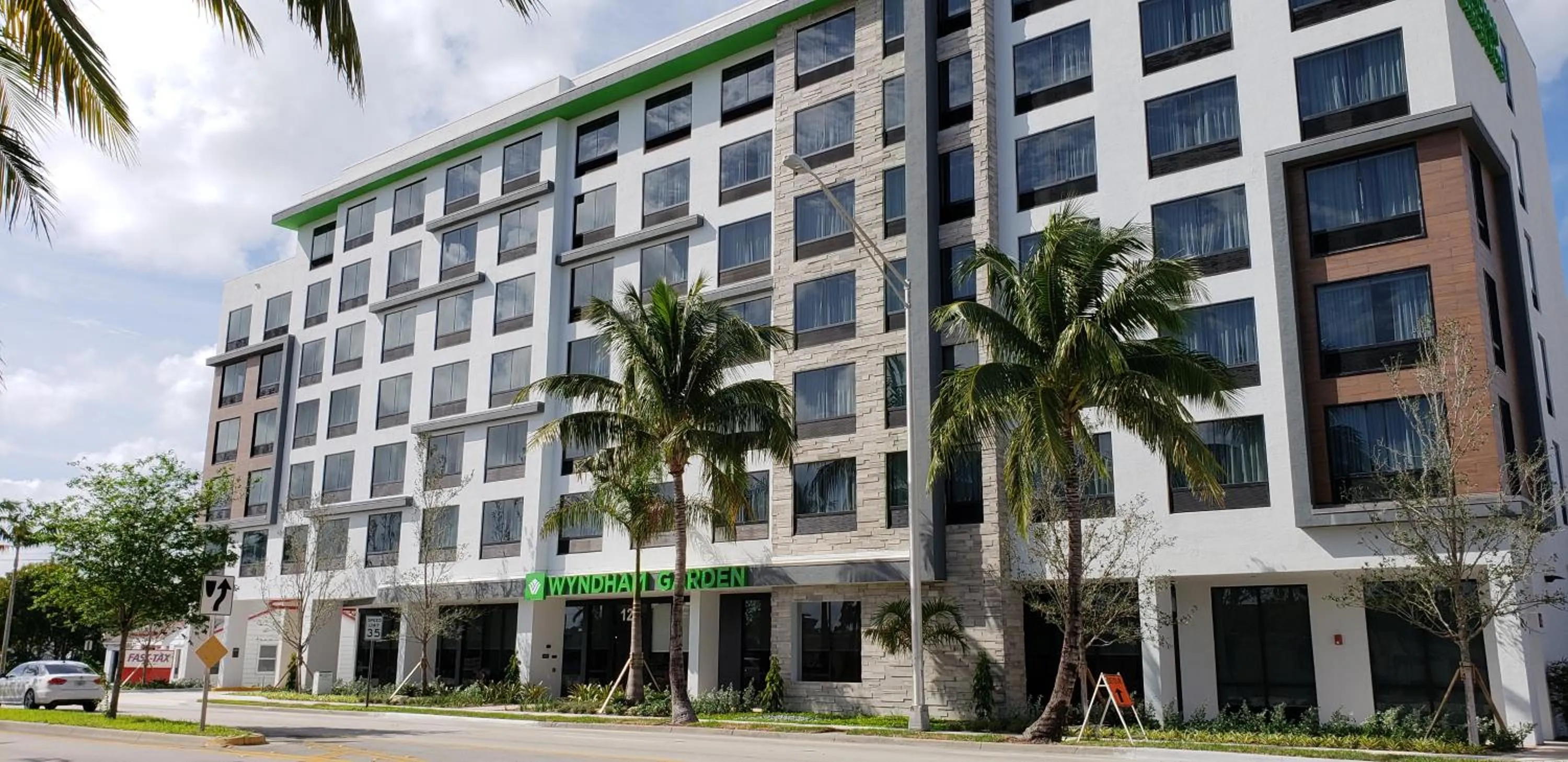 Property building in Wyndham Garden Ft Lauderdale Airport & Cruise Port