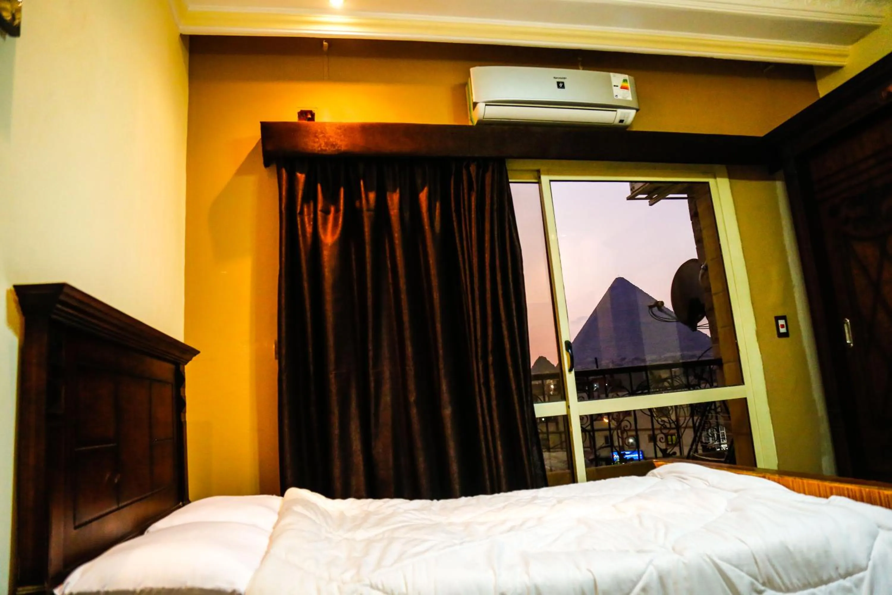 Happy days Pyramids Inn