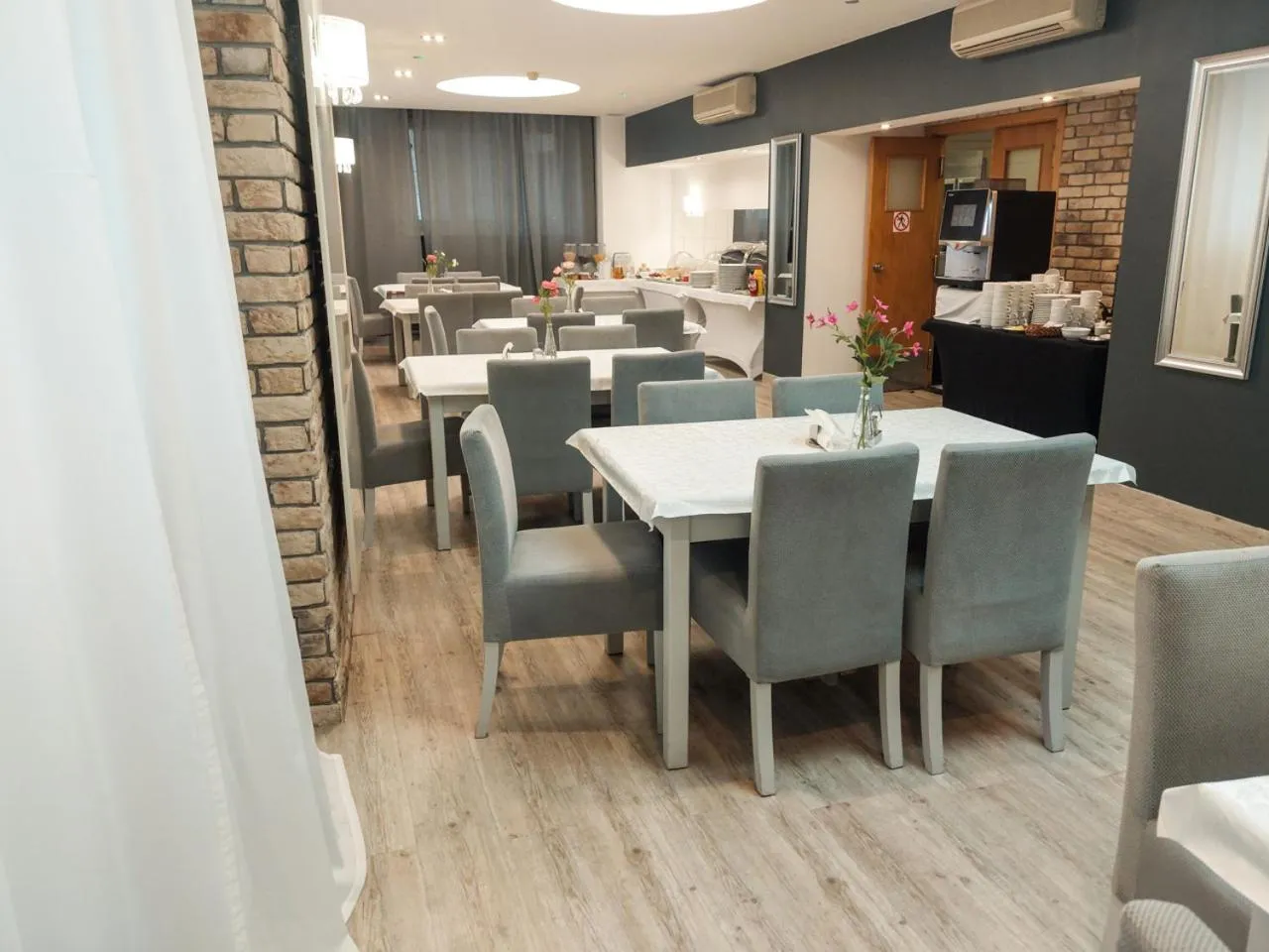 Restaurant/places to eat in Karat