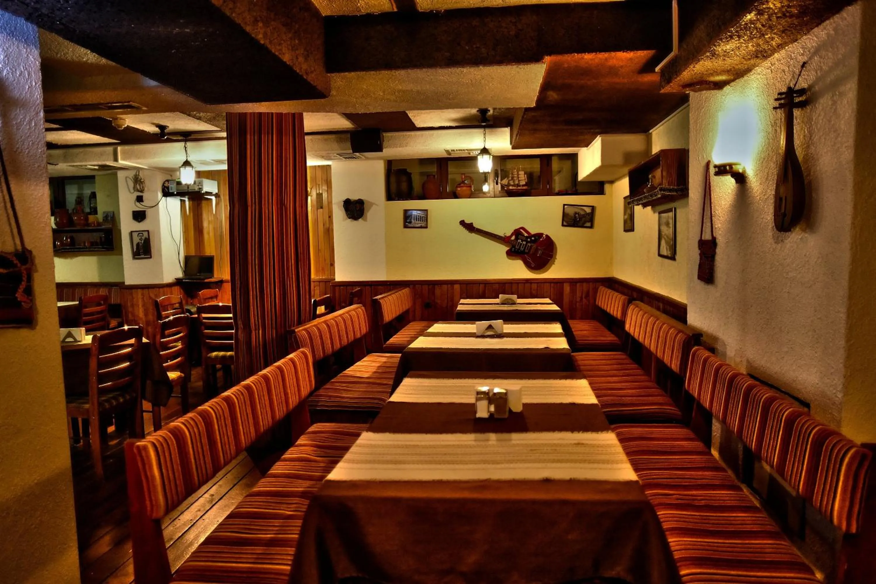 Restaurant/places to eat in Hotel Friends