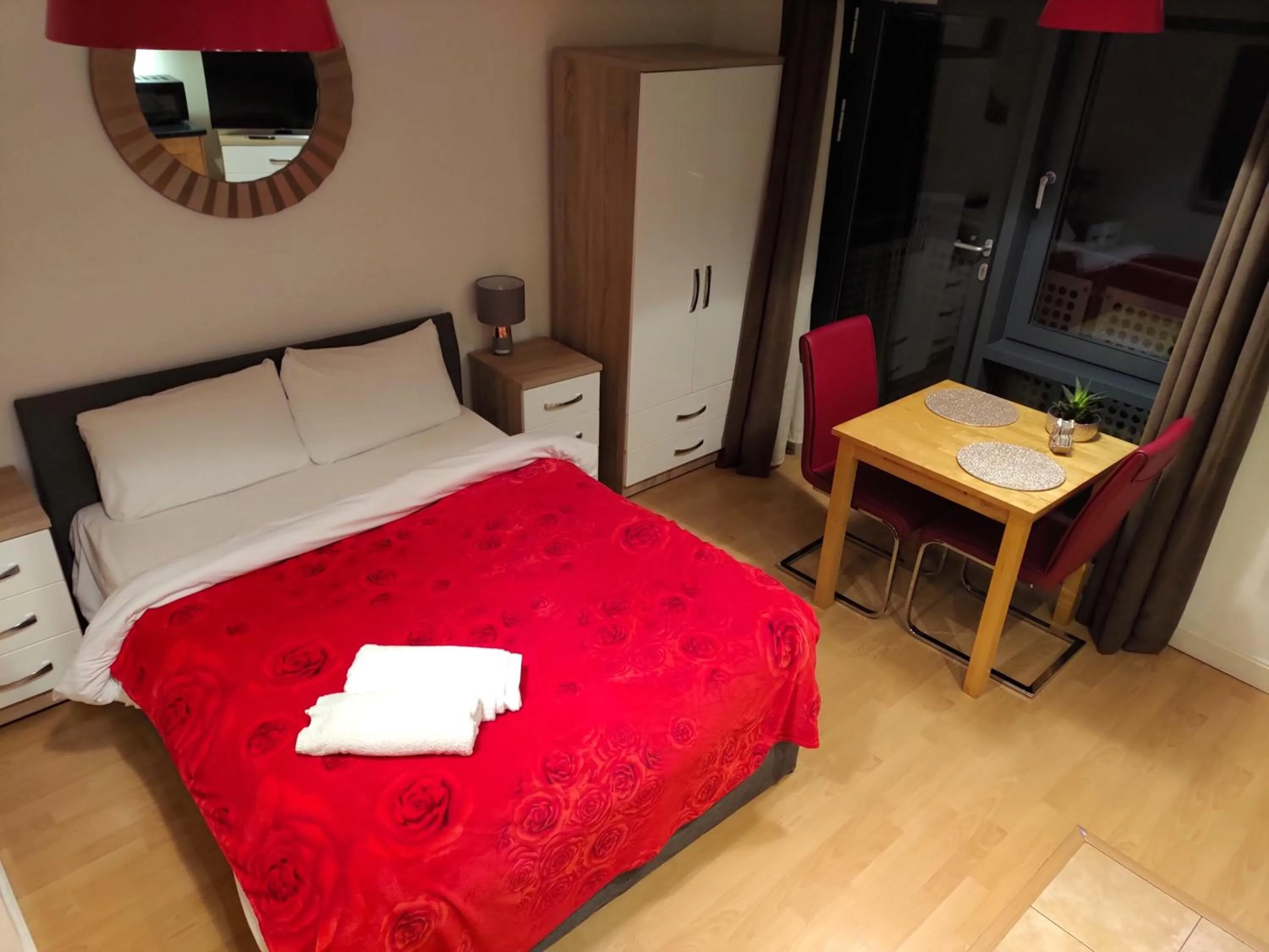 Photo of the whole room, Bed in Empire Serviced Apartments