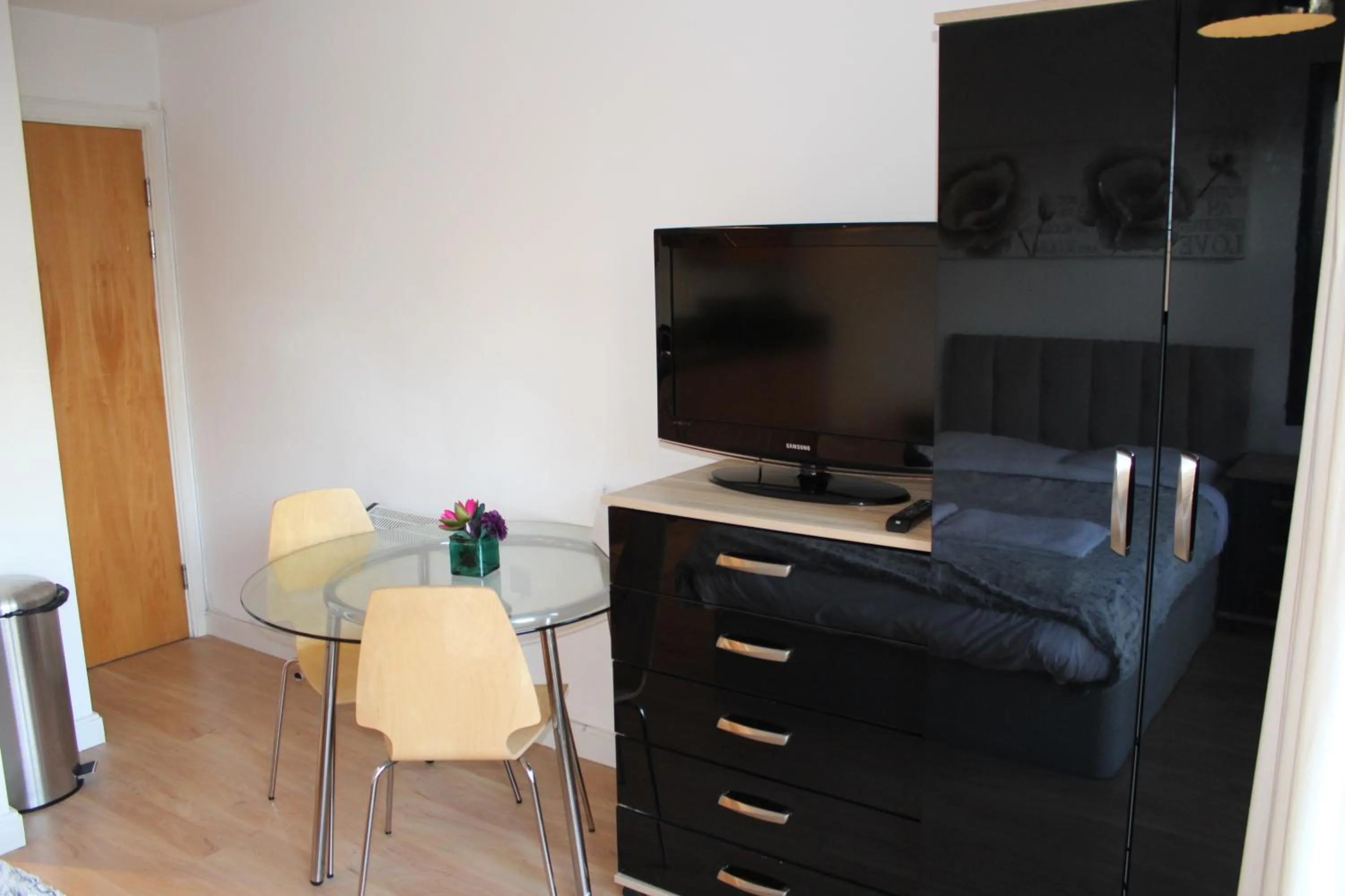 TV and multimedia in Empire Serviced Apartments