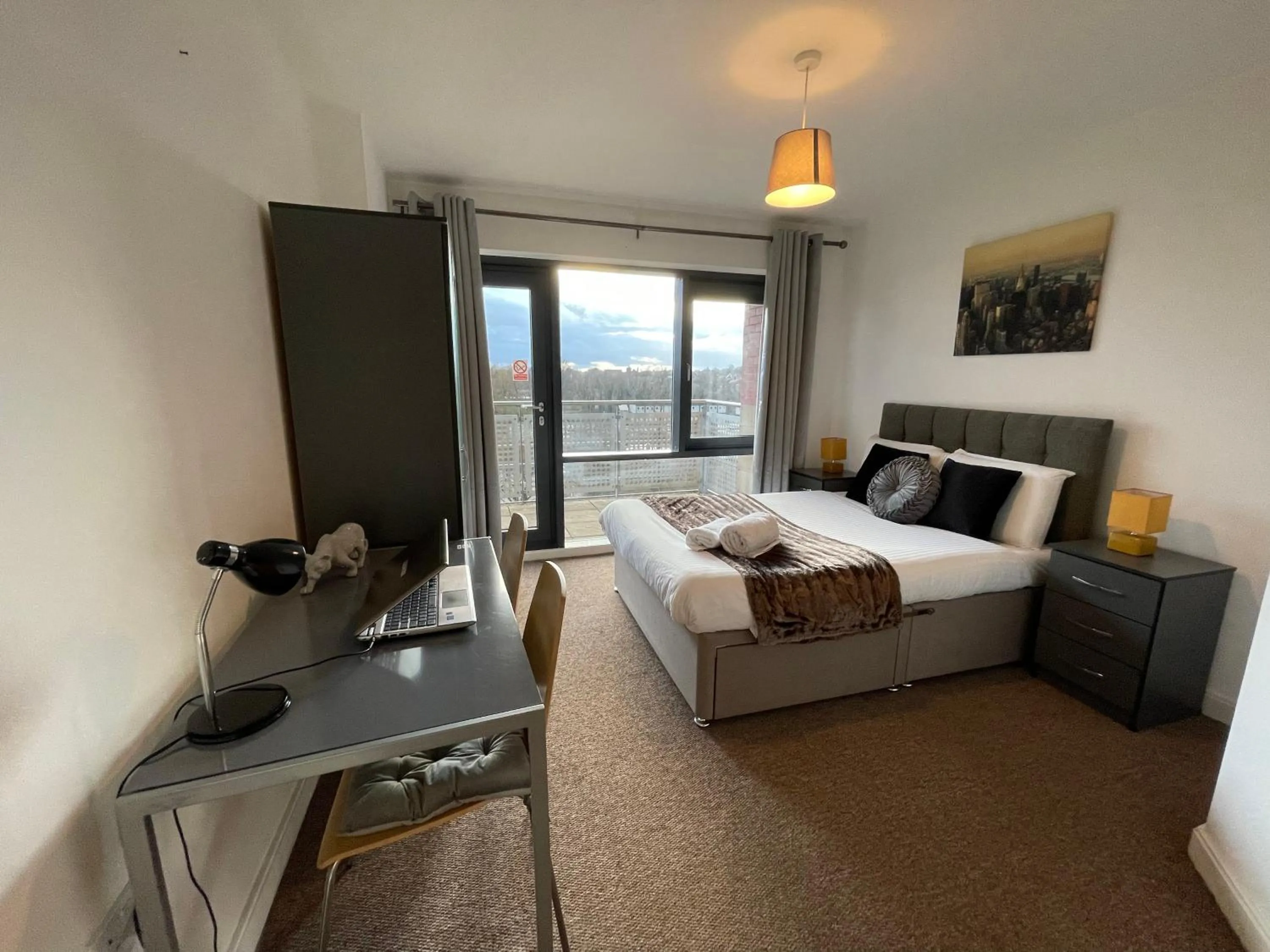 Bedroom, Bed in Empire Serviced Apartments