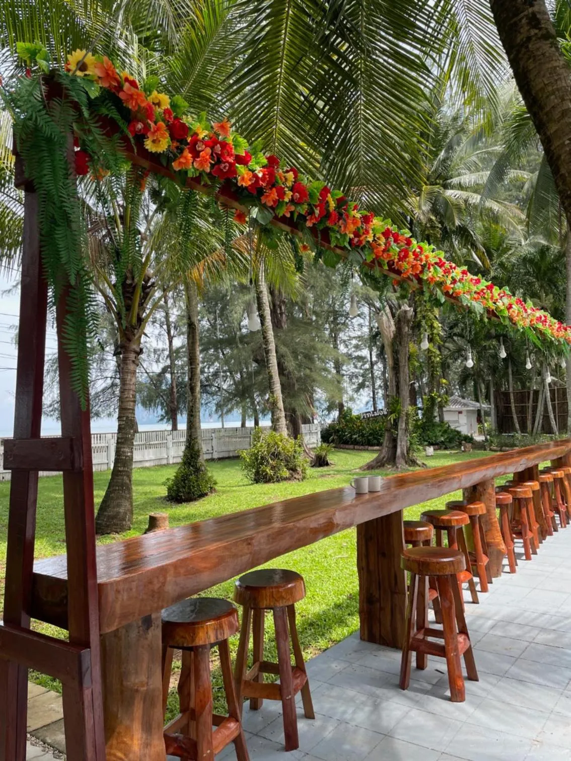 Restaurant/places to eat in Pakmeng Resort