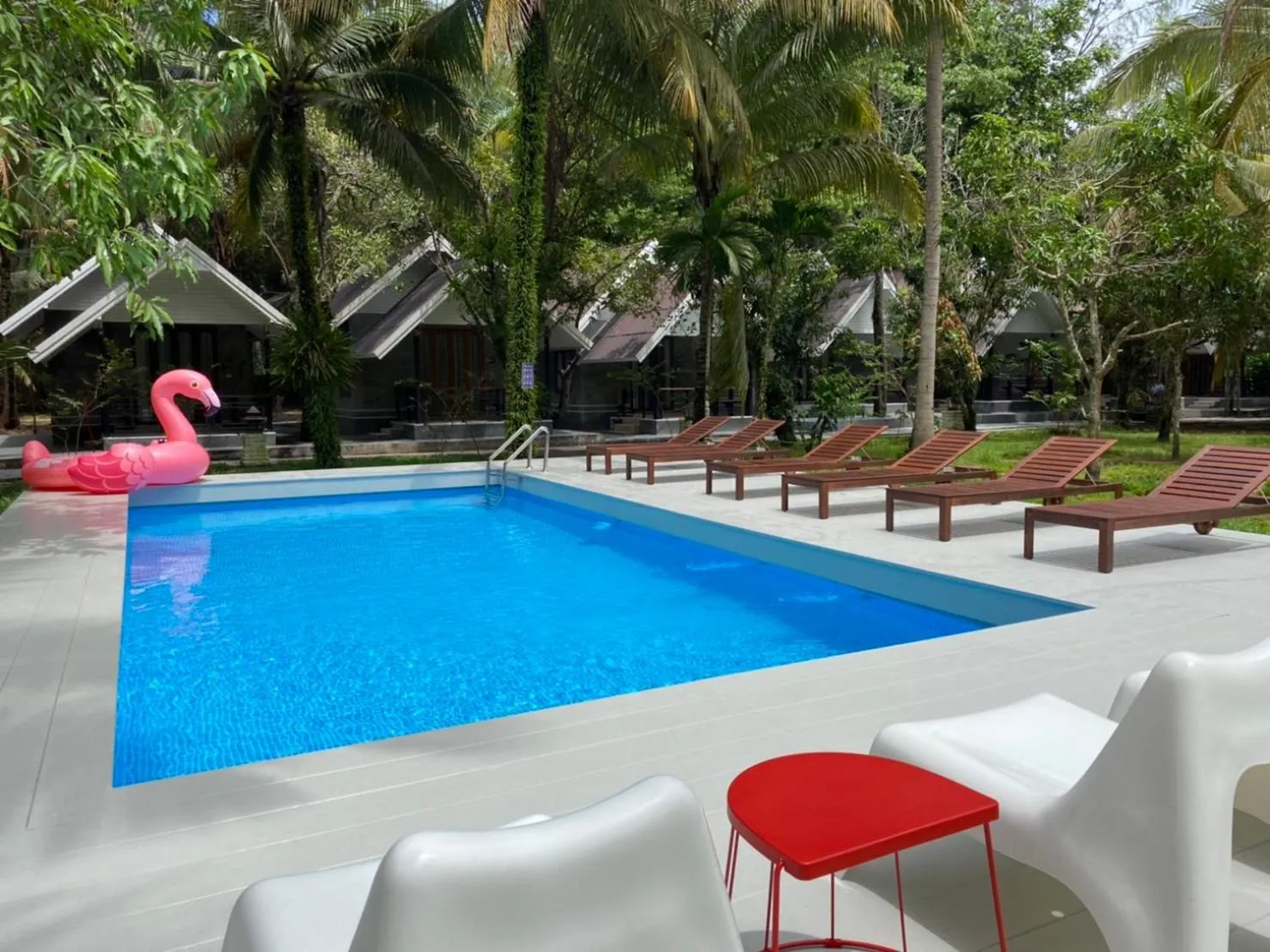 Swimming pool in Pakmeng Resort