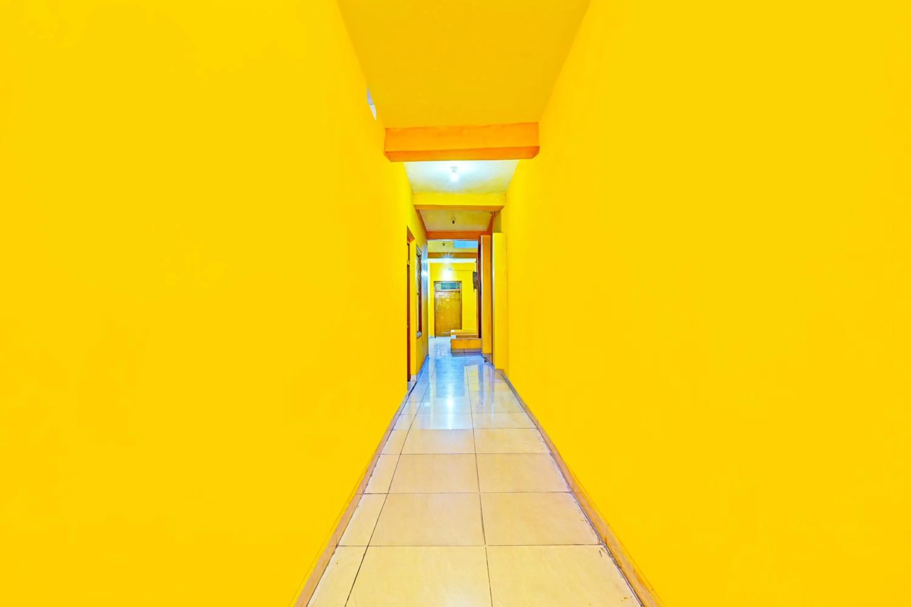 Lobby or reception in Super Hotel O Thavalakuppam Near Bus Stand