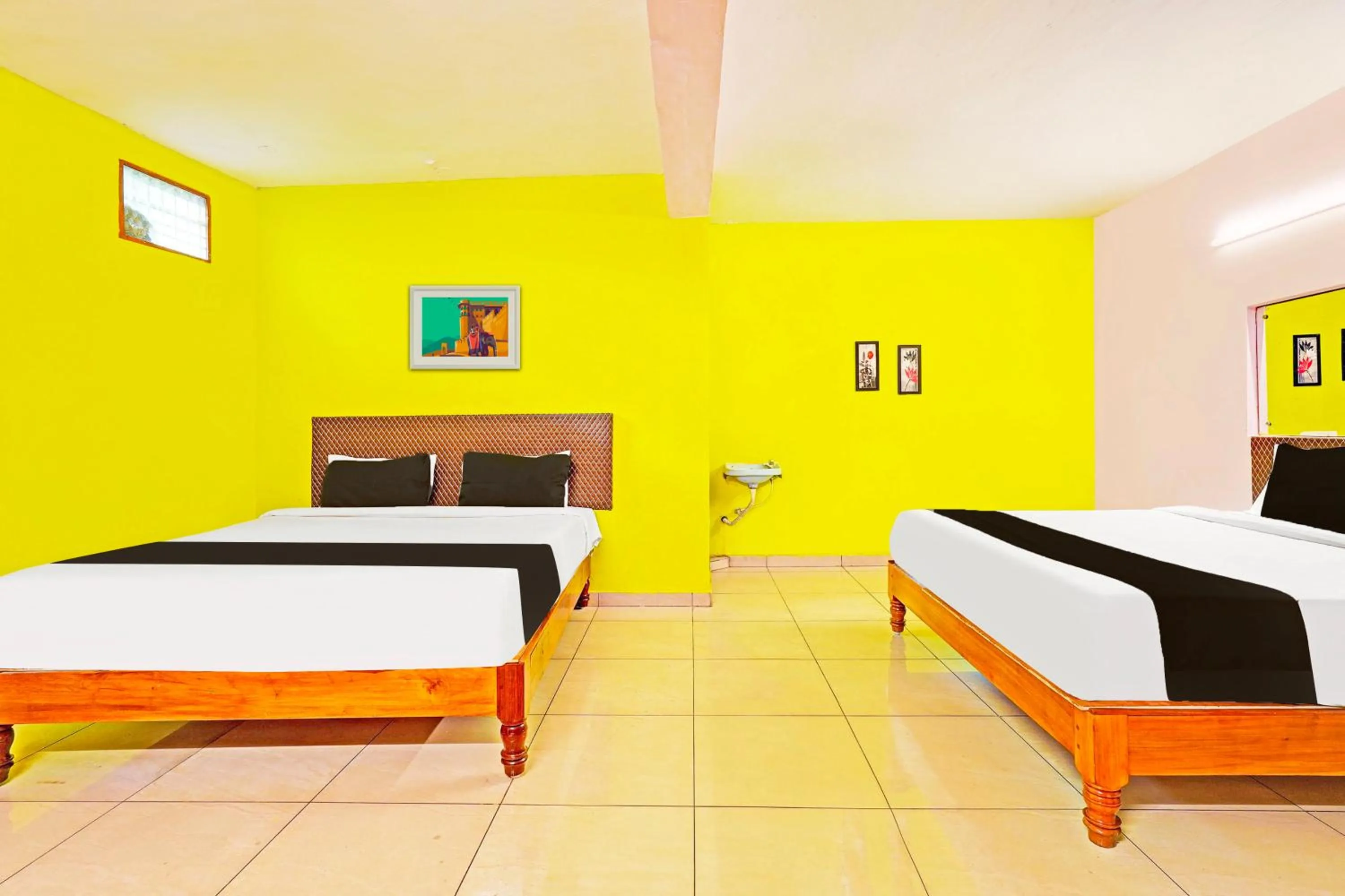 Bedroom, Bed in Super Hotel O Thavalakuppam Near Bus Stand