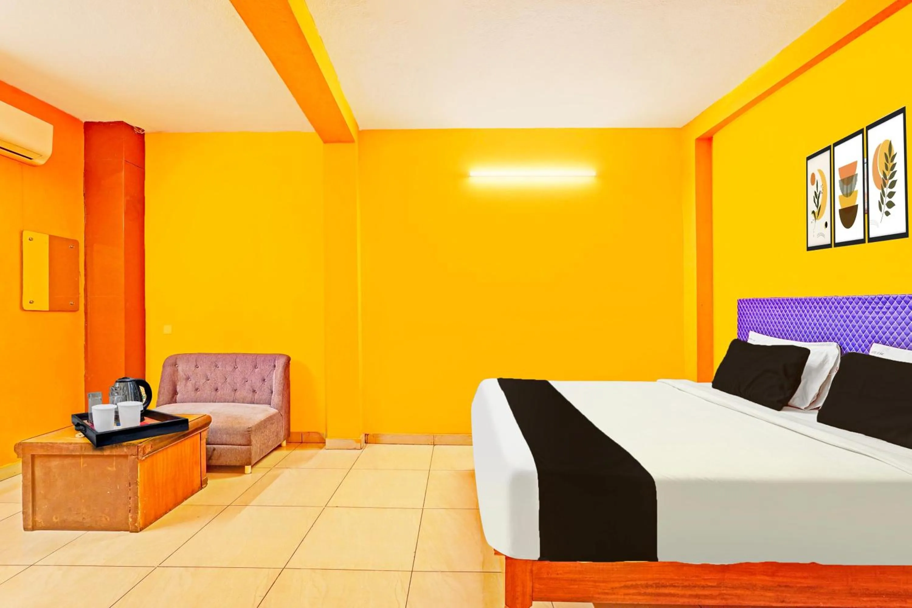 Bedroom, Bed in Super Hotel O Thavalakuppam Near Bus Stand