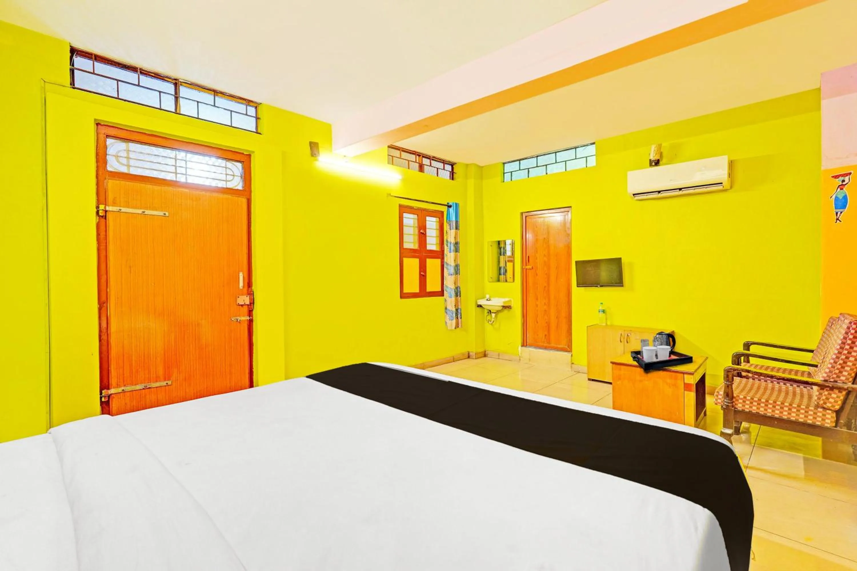 Bedroom, Bed in Super Hotel O Thavalakuppam Near Bus Stand