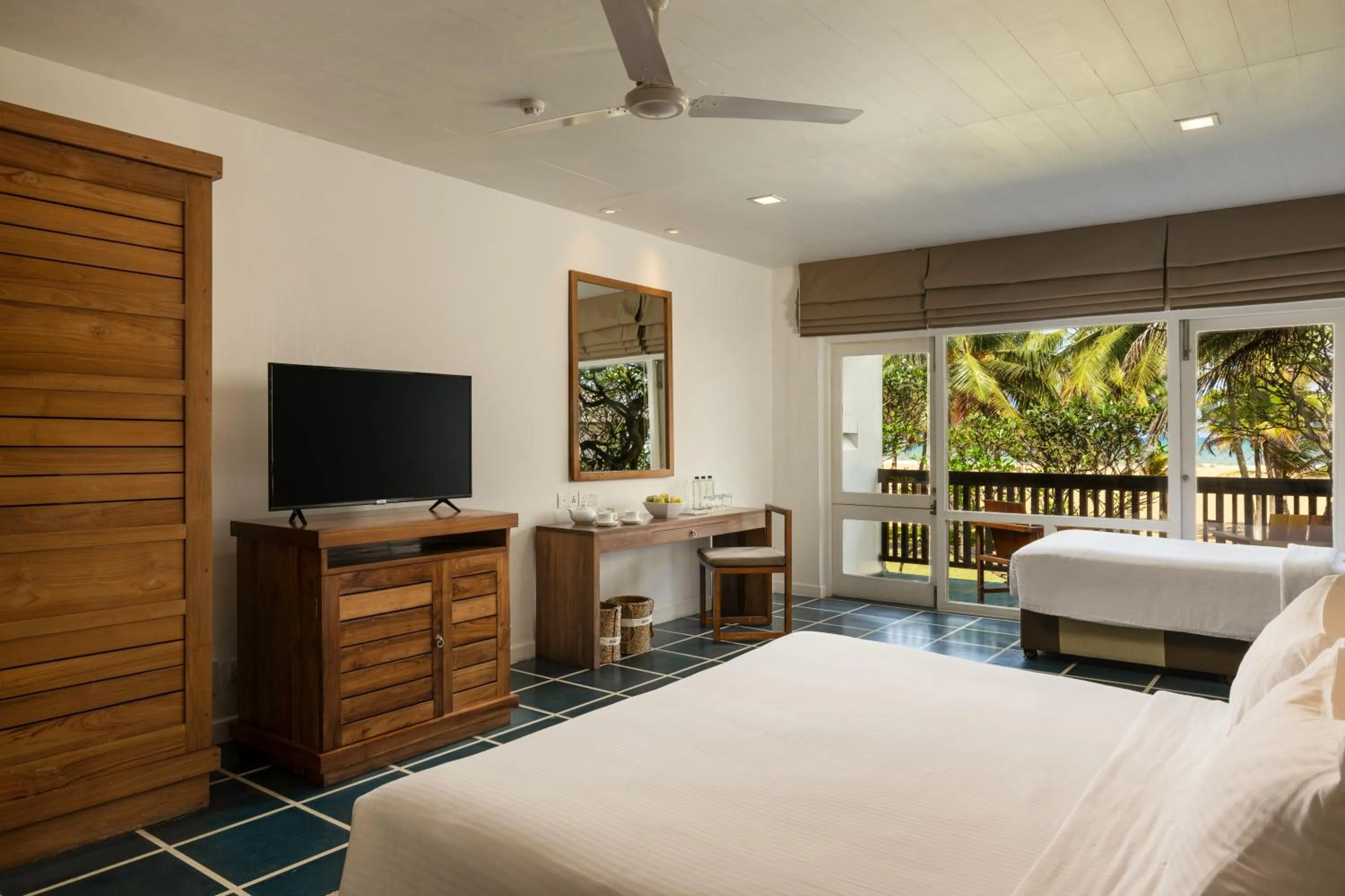 Bedroom, Bed in Jetwing Blue